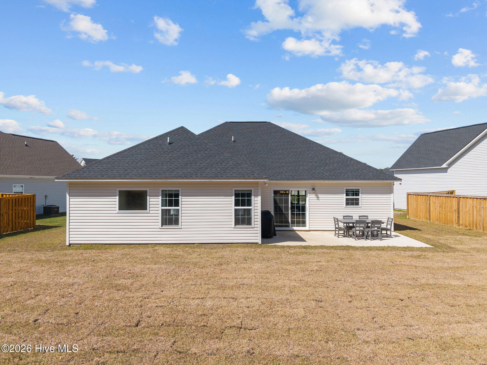 100563738 | Photo 36