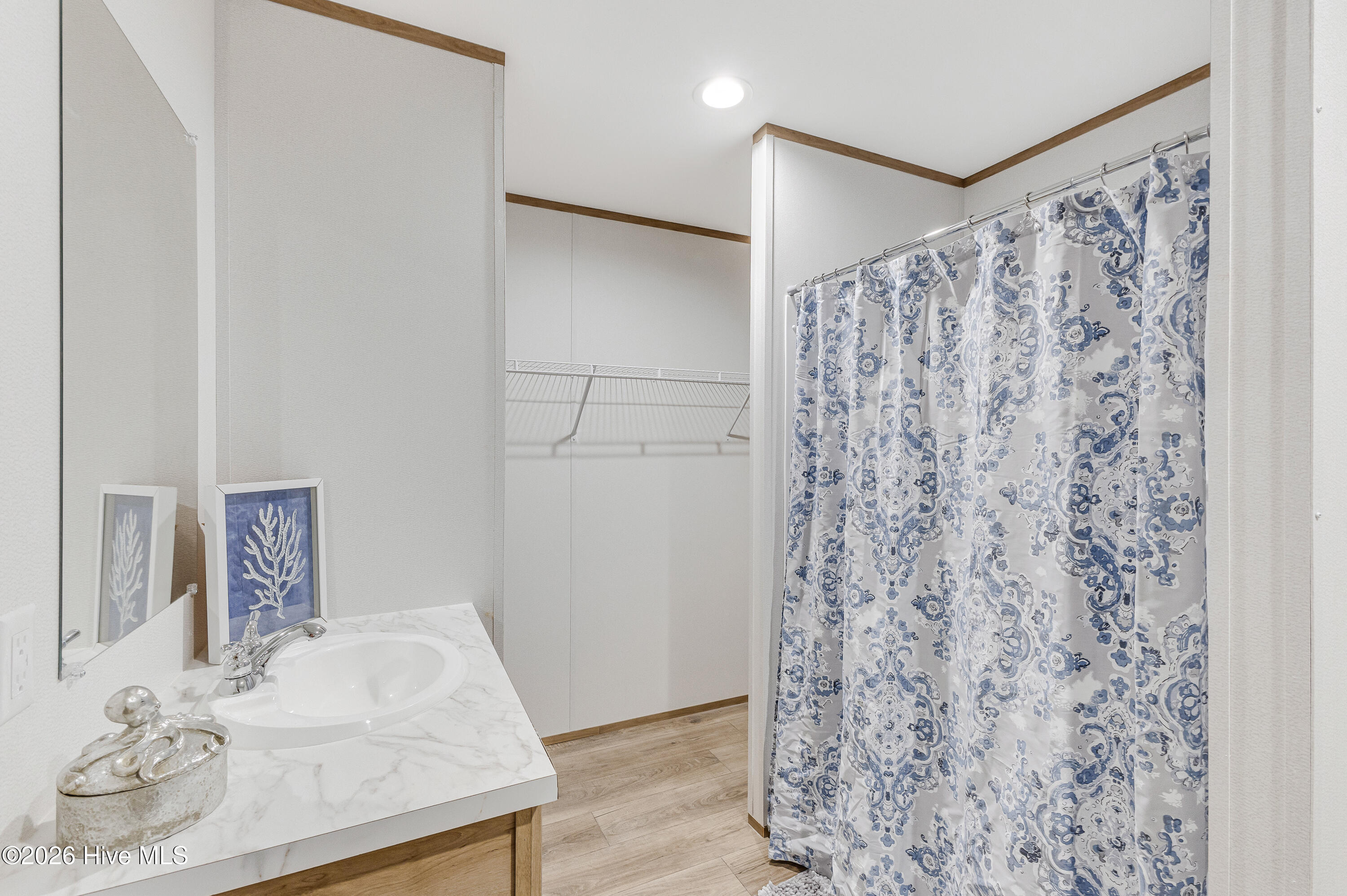 100568347 | Photo 27