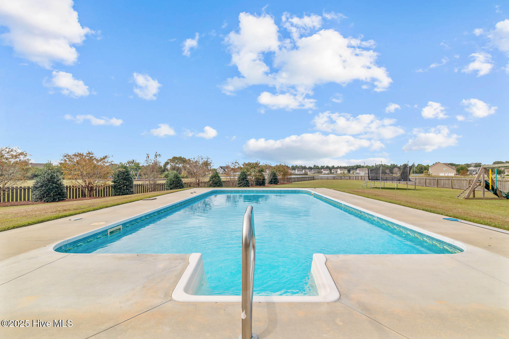 100532827 | Photo 66