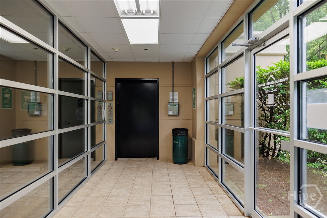 494 Baxter Street 32