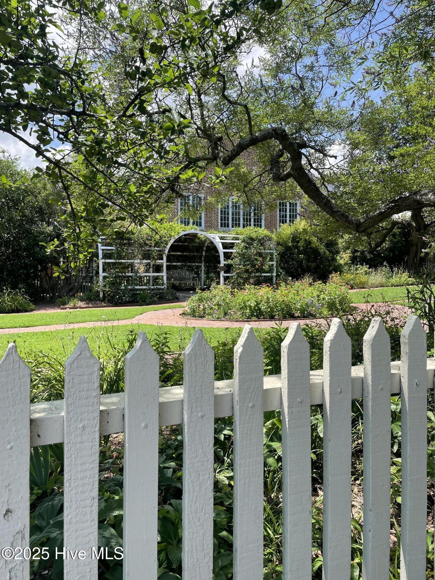 102 W Eden Street, Edenton, NC, 27932