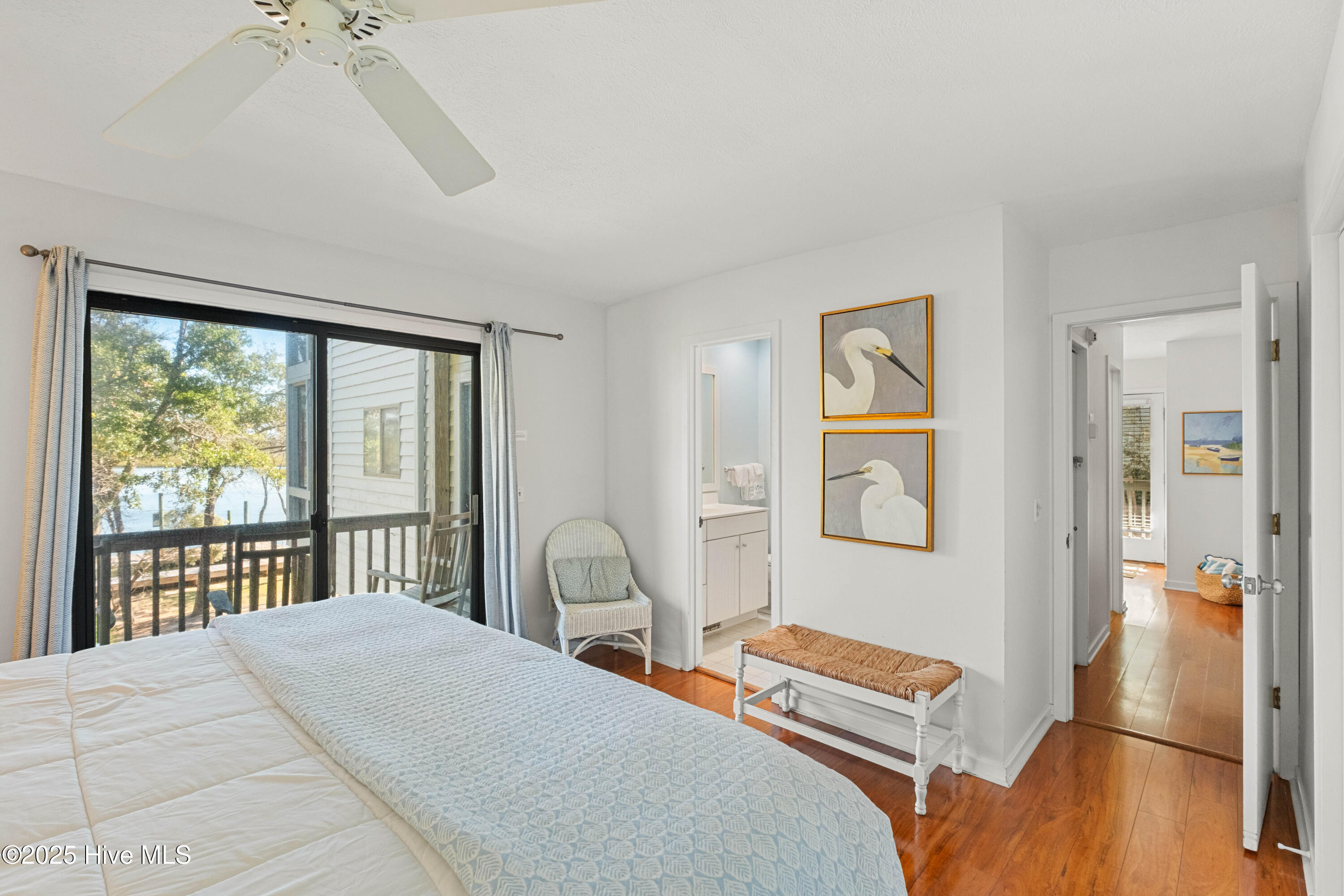 100540303 | Photo 24