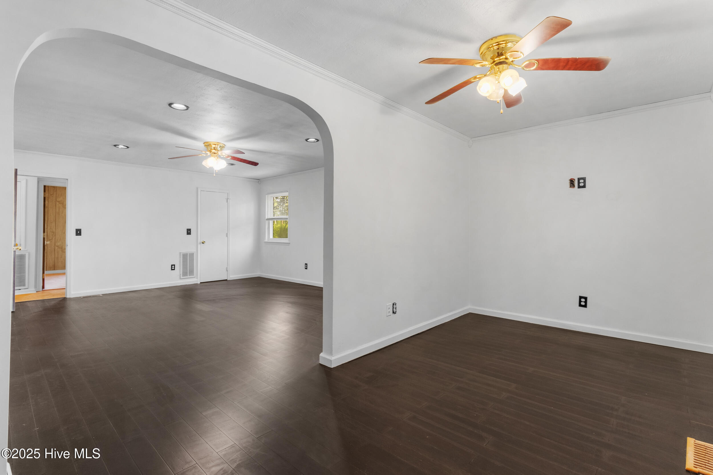 100535296 | Photo 26