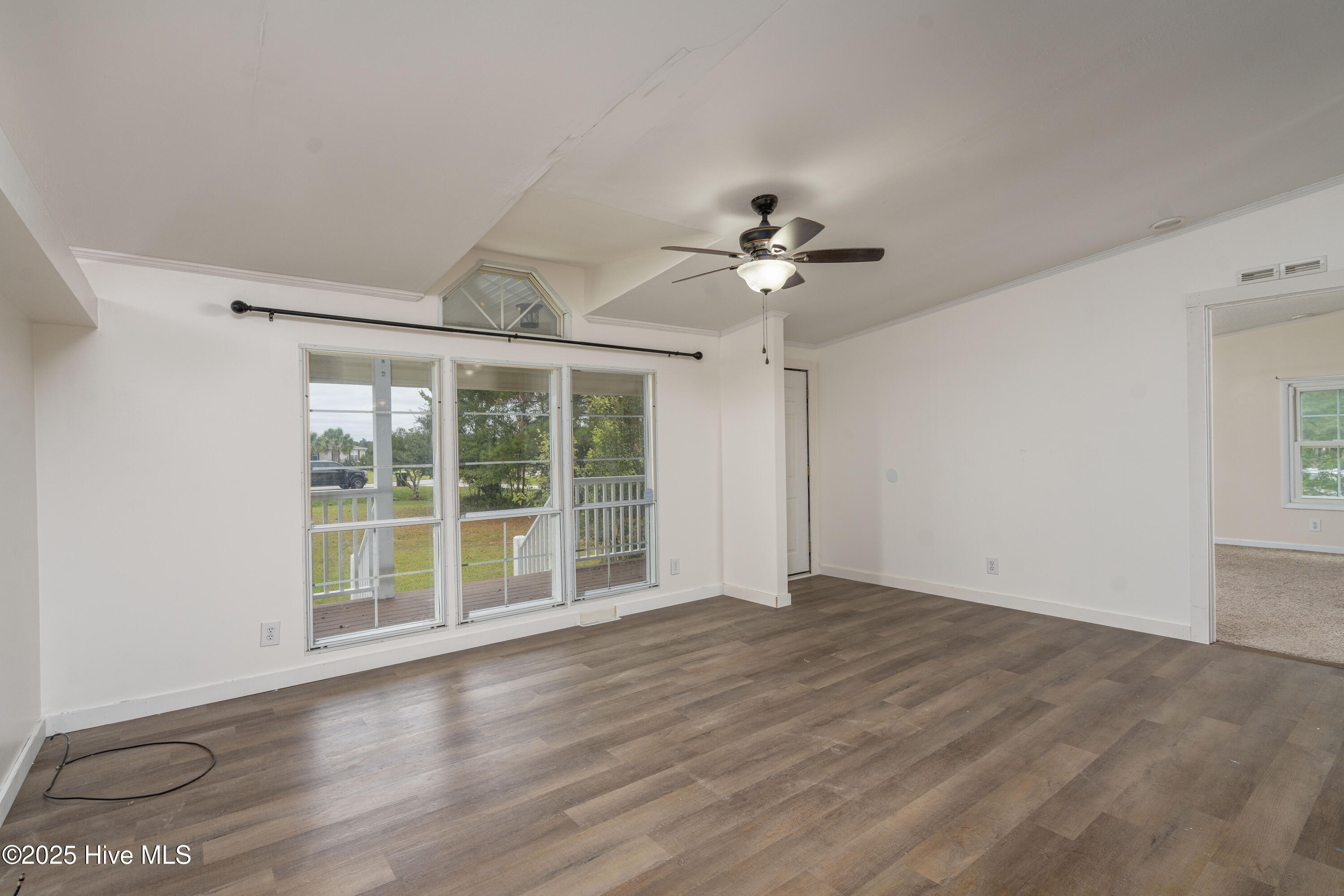 100536641 | Photo 16