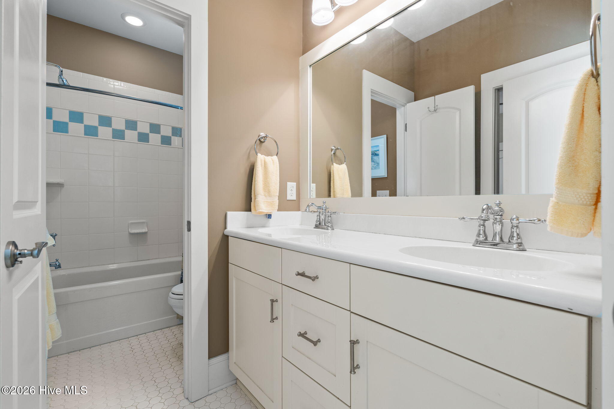 100567899 | Photo 52