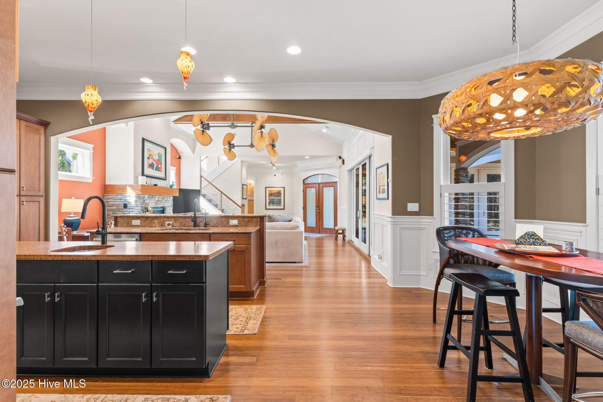 100540302 | Photo 18