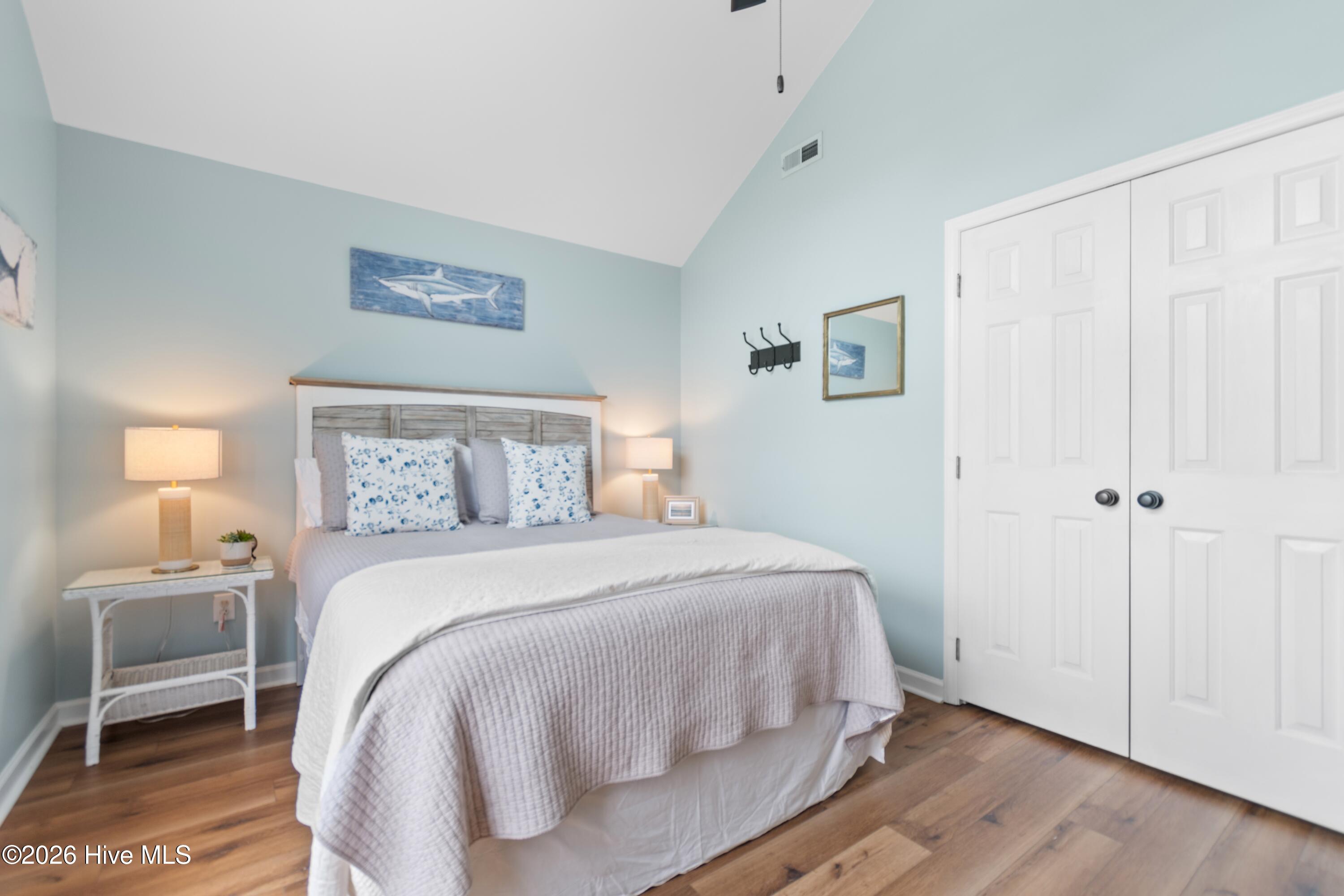 100558104 | Photo 36