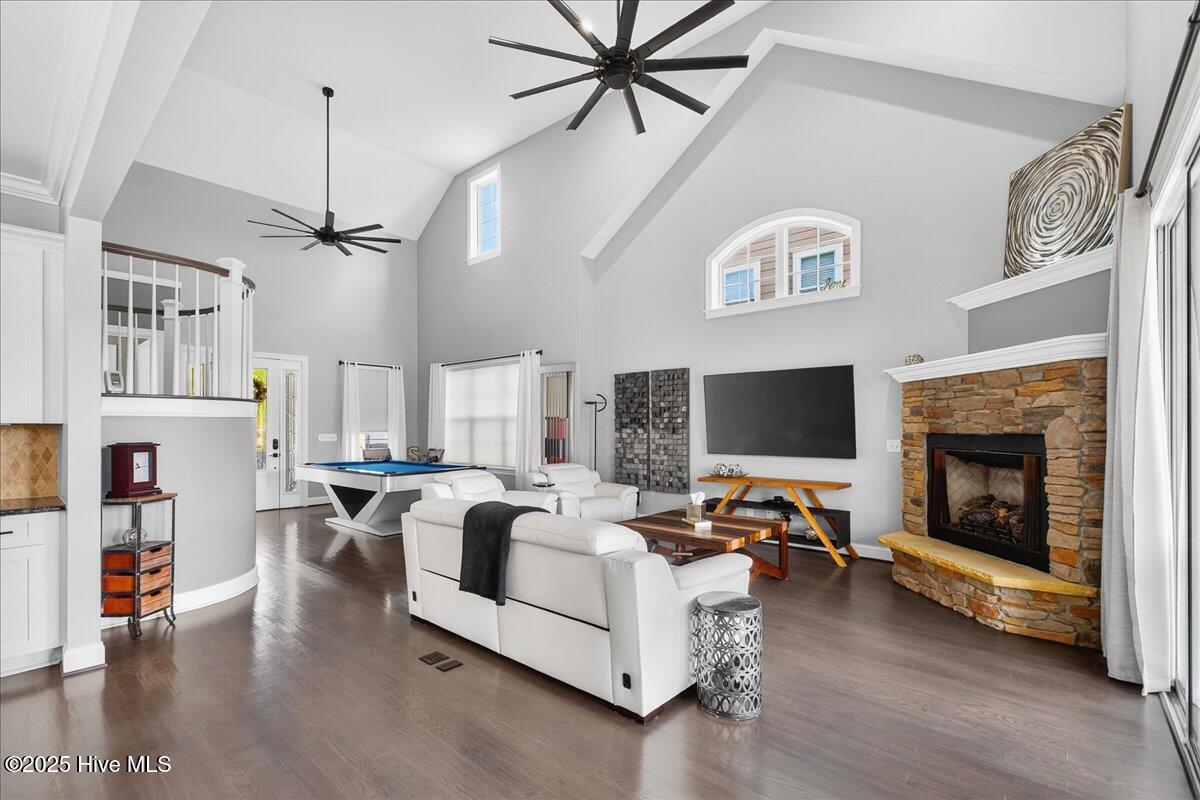 100530632 | Photo 10