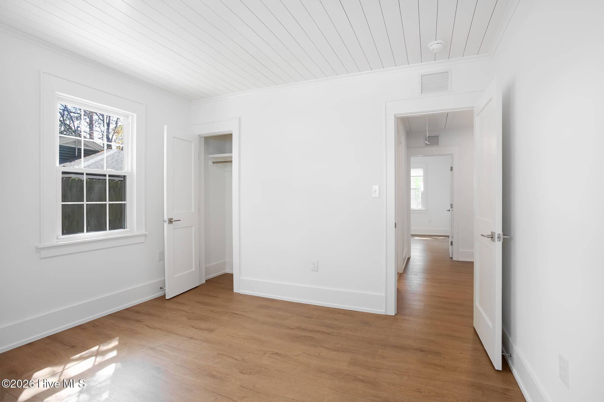 100564809 | Photo 15