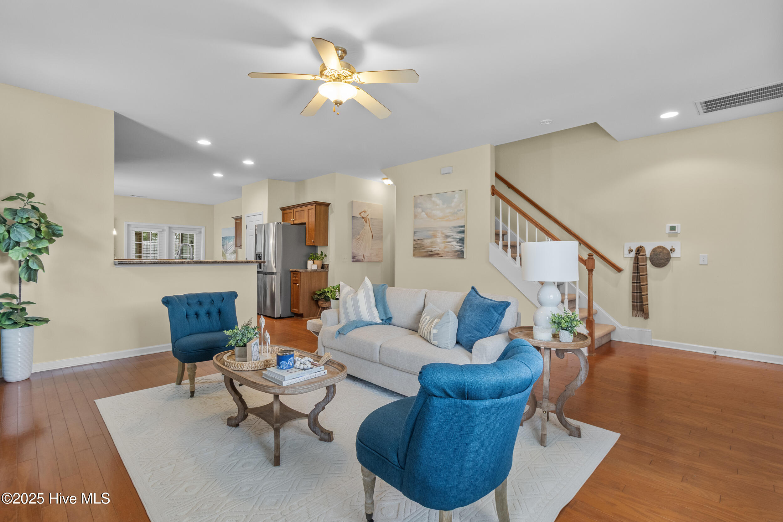 100536590 | Photo 10