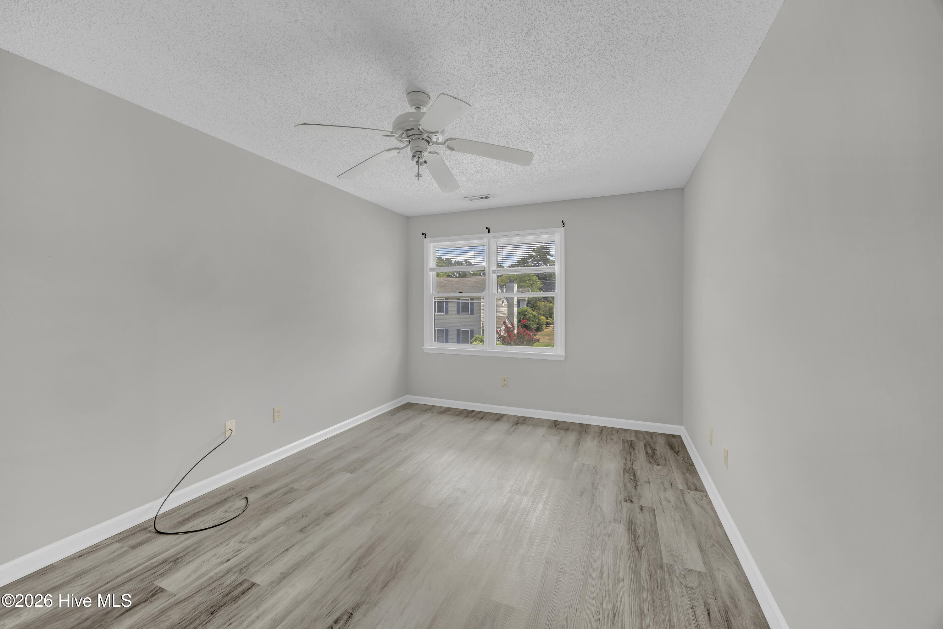 100588514 | Photo 21