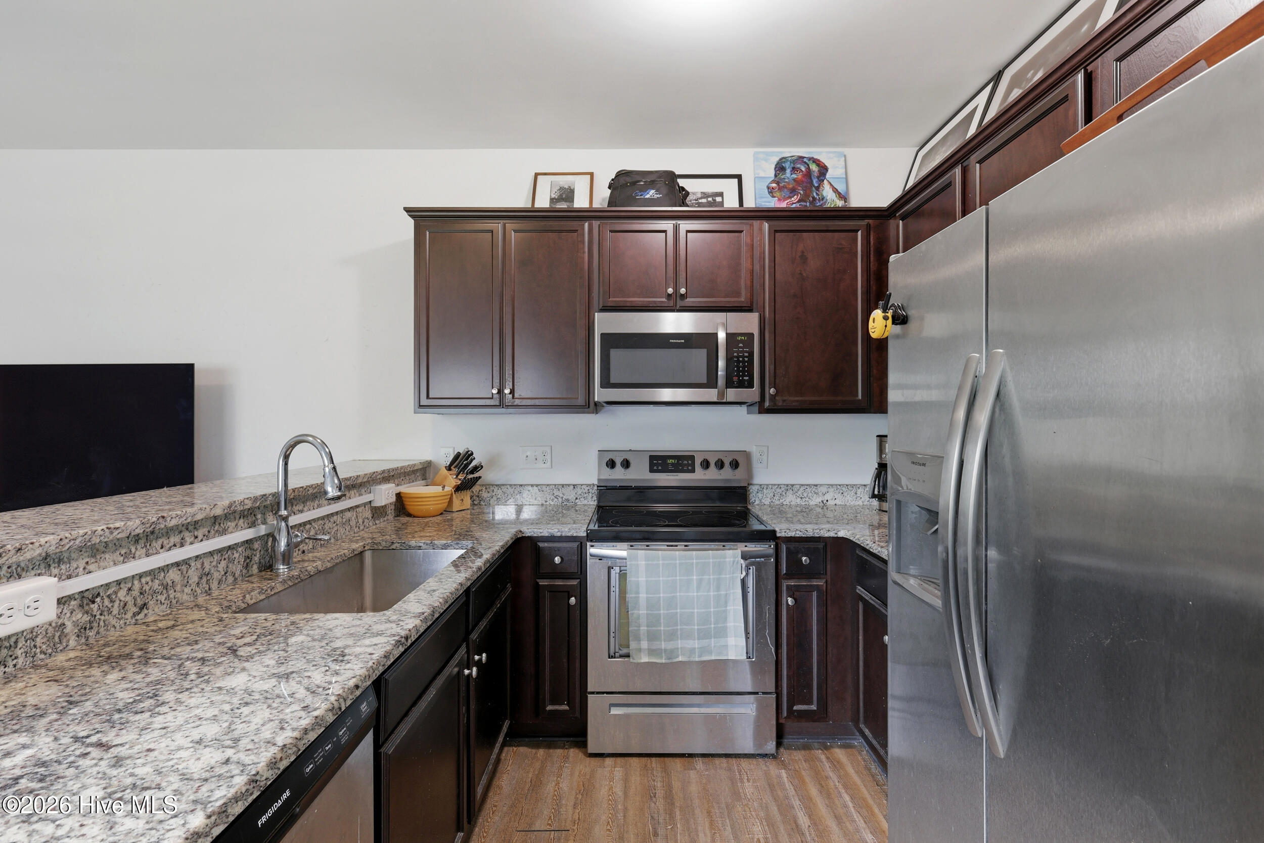 100566904 | Photo 38