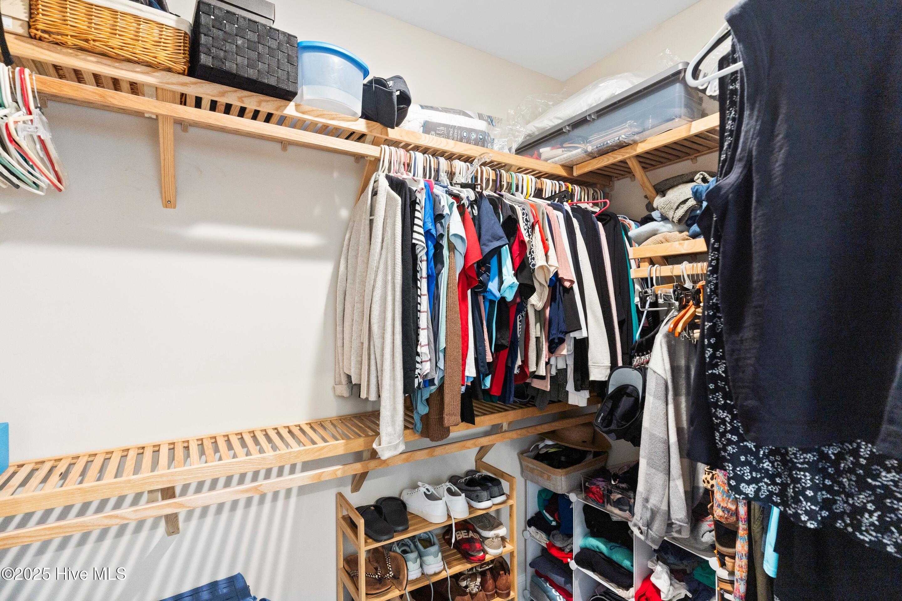 100532334 | Photo 27