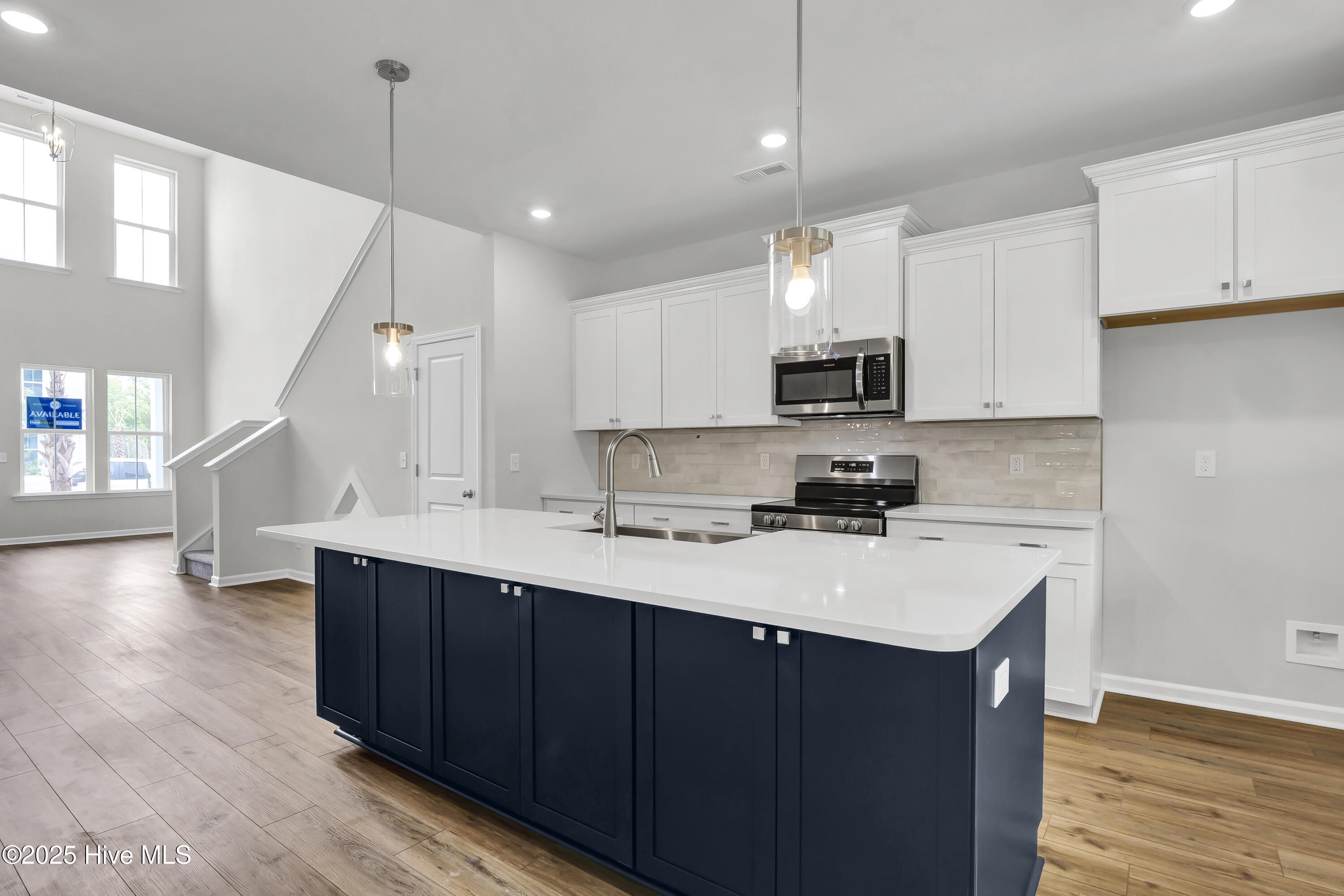 100538172 | Photo 12