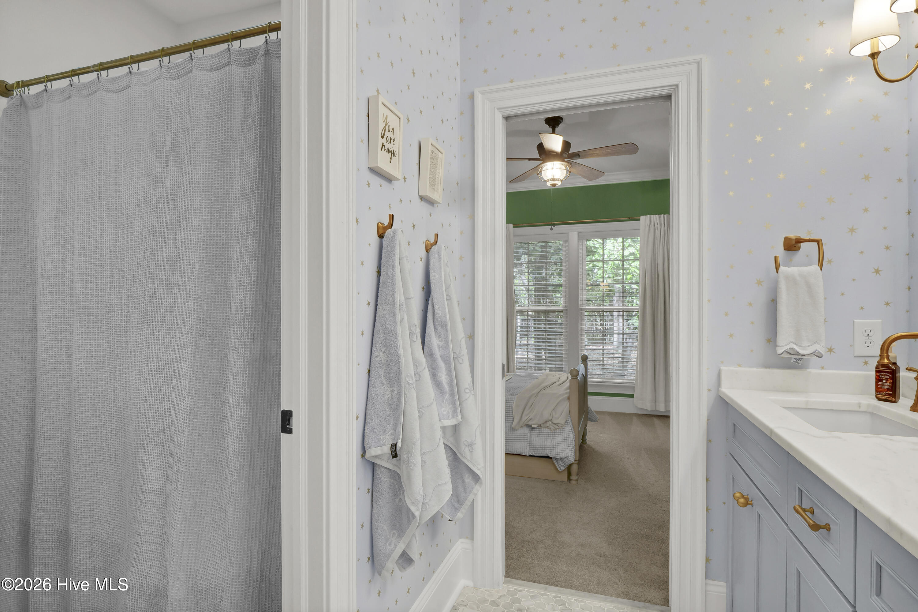 100563918 | Photo 34