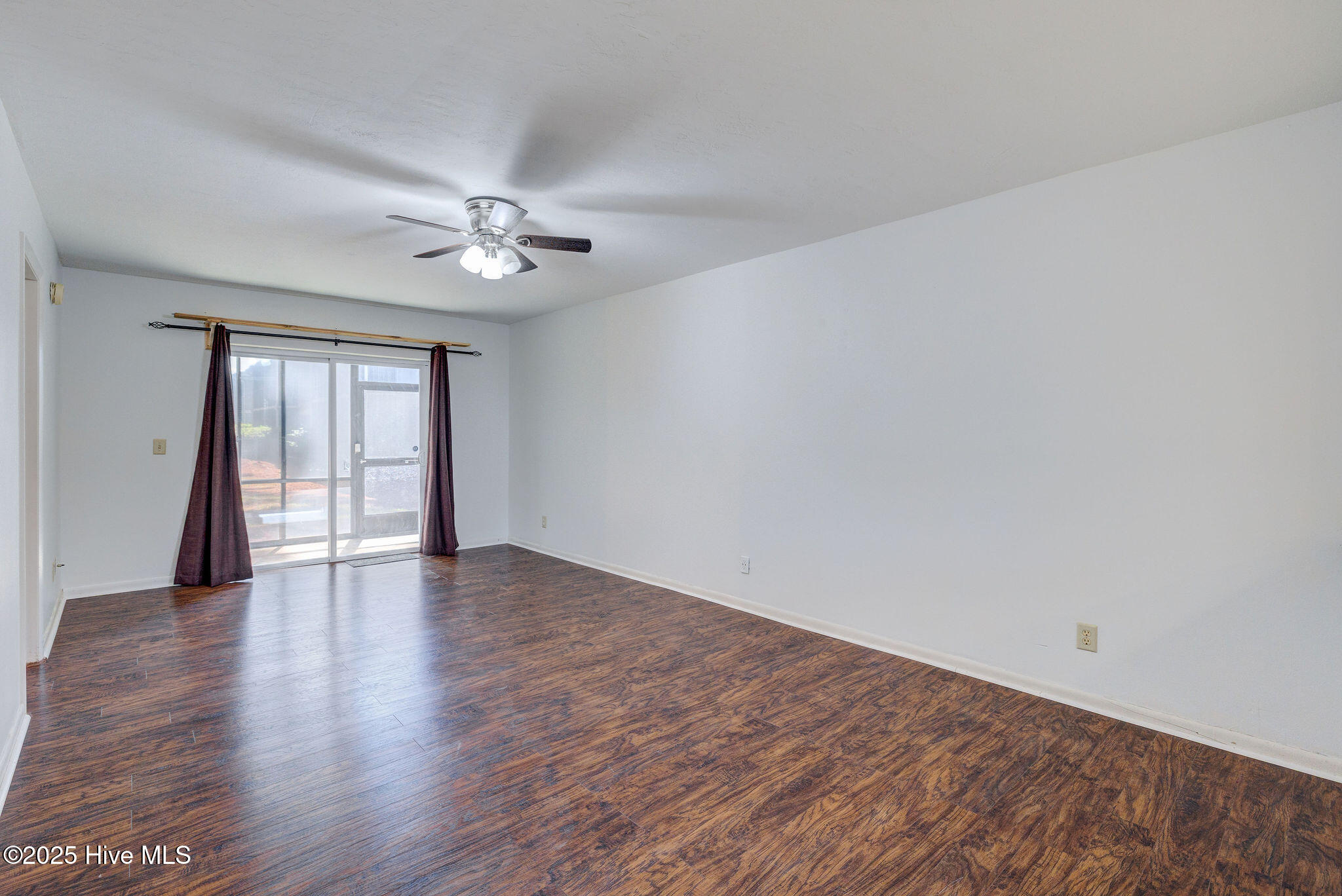 100535312 | Photo 11