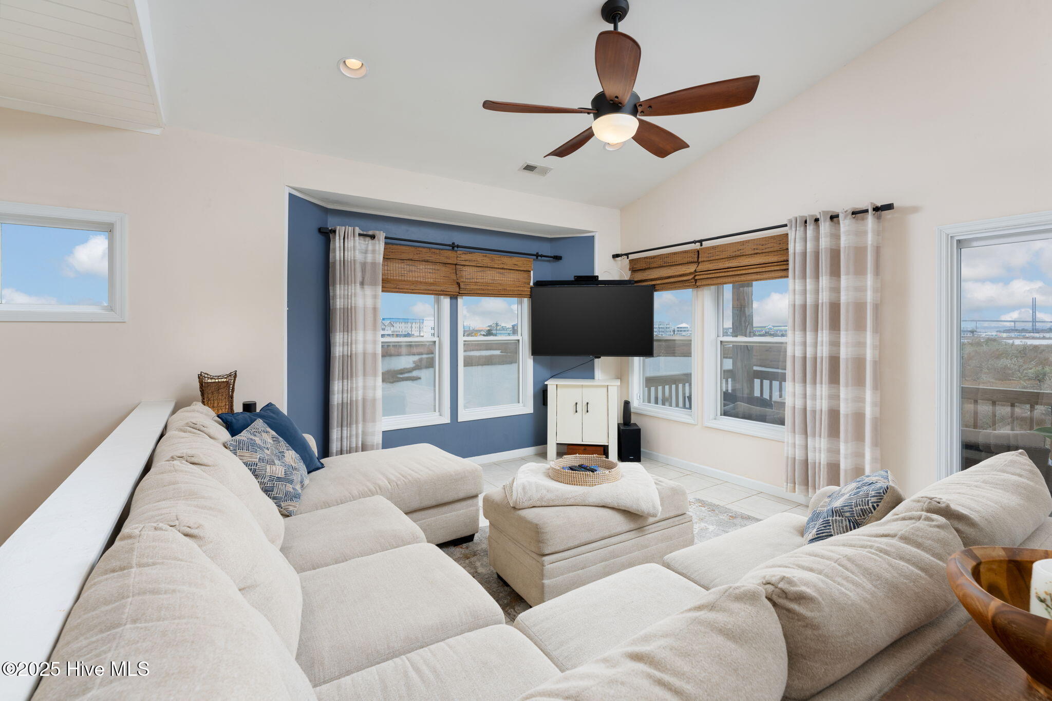 100488869 | Photo 11