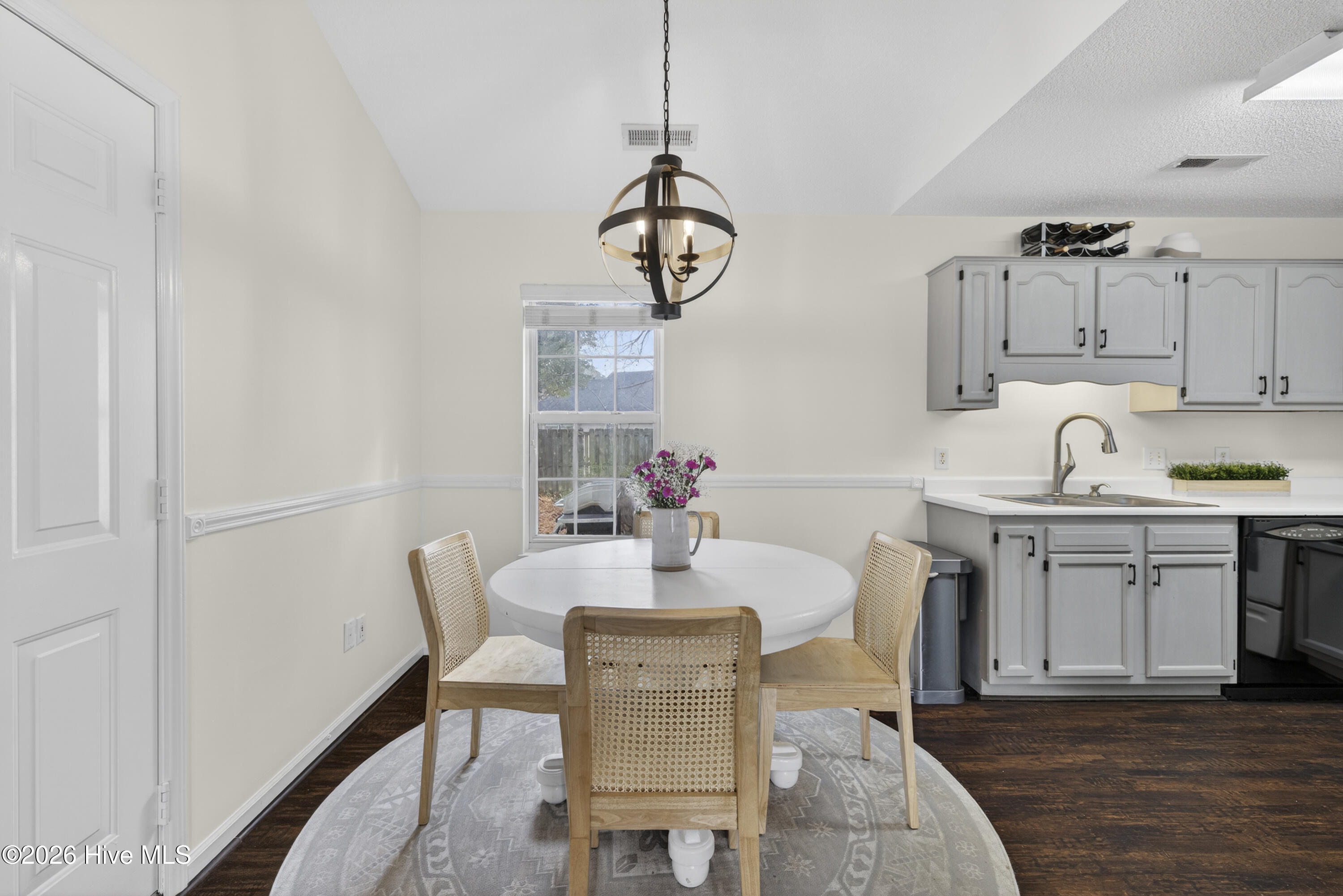 100555851 | Photo 12