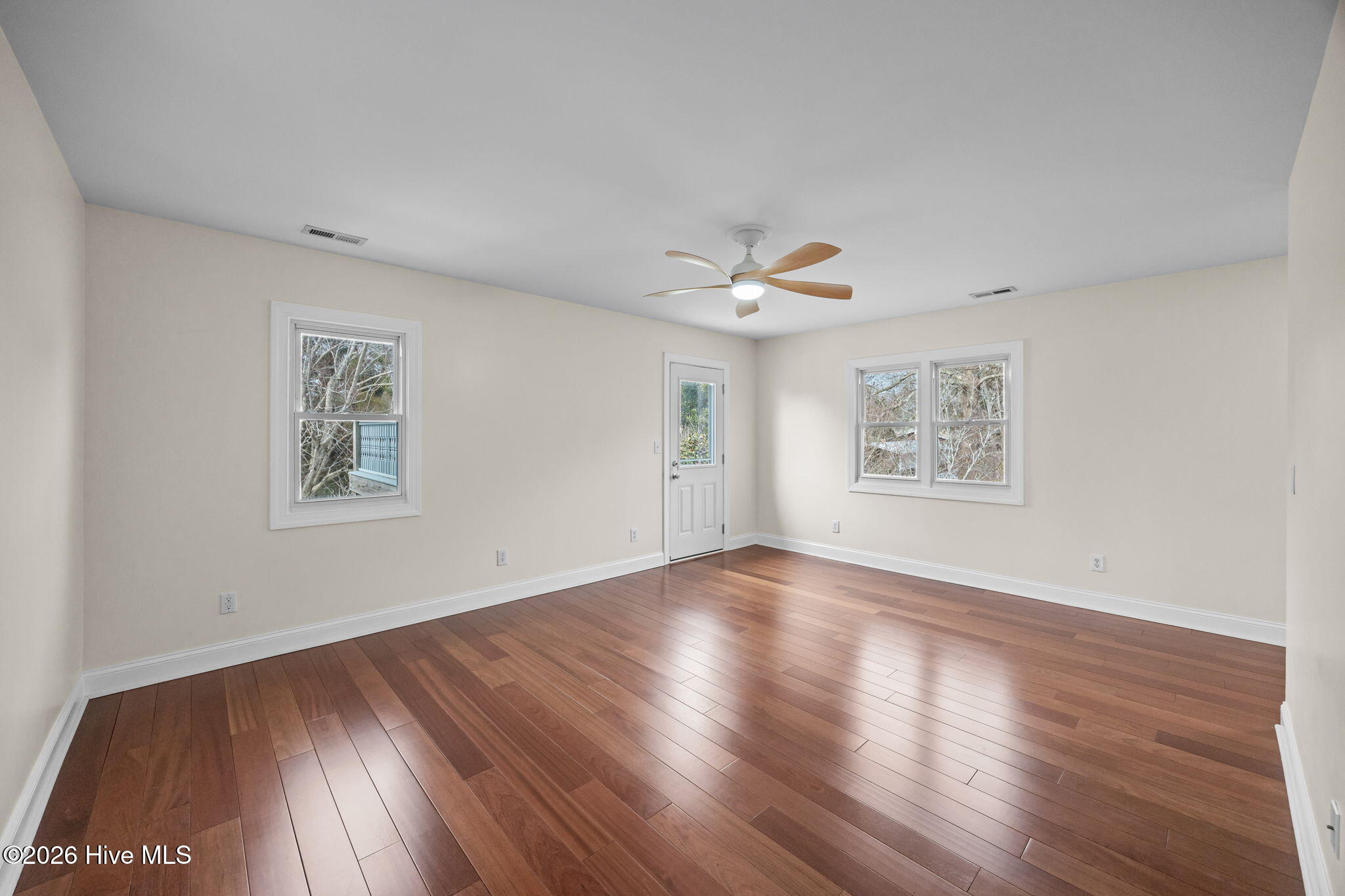 100557561 | Photo 22