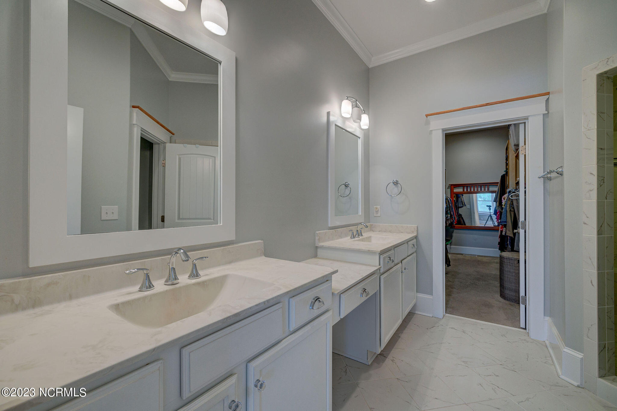 100568046 | Photo 45