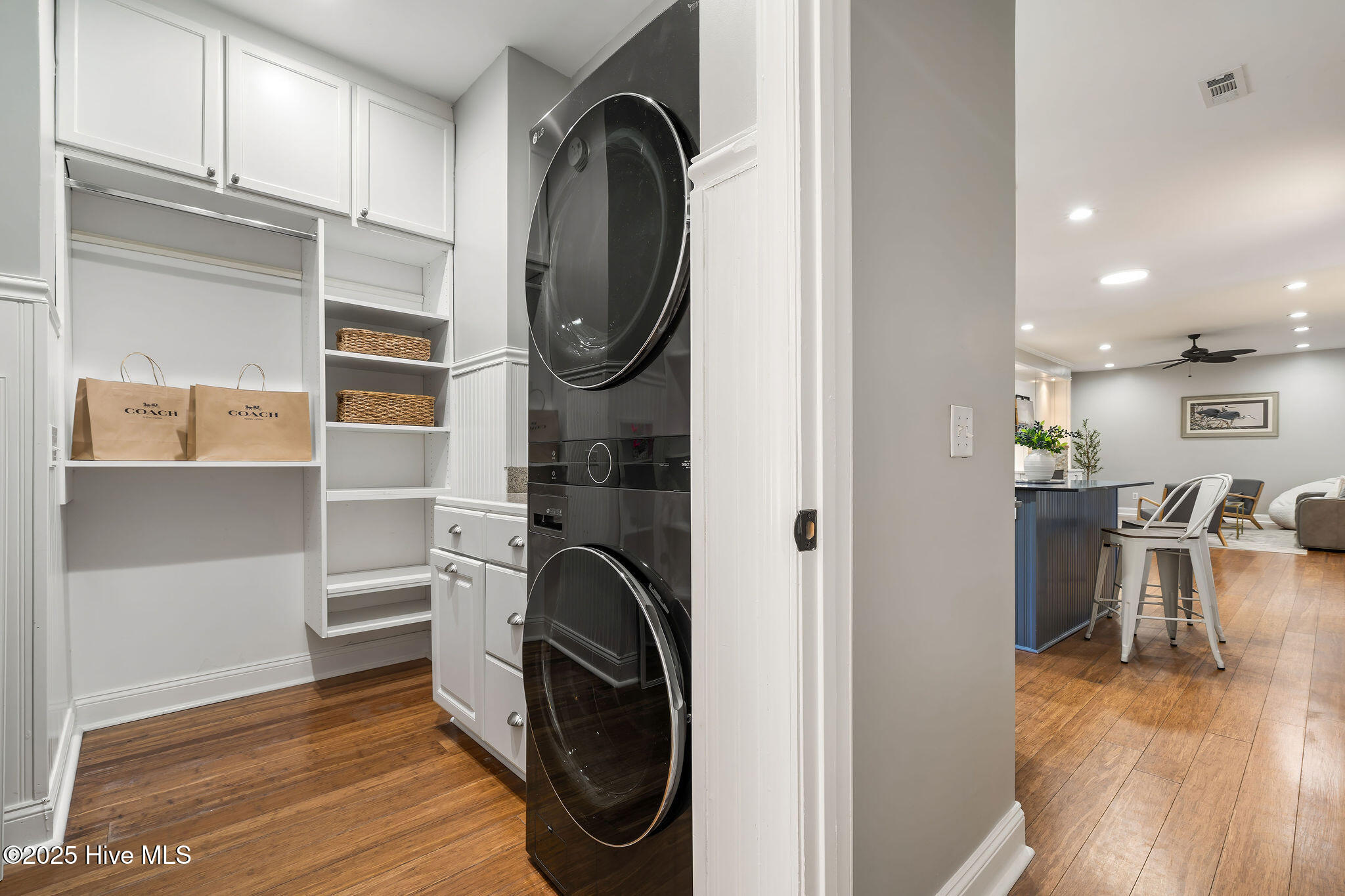 100539157 | Photo 57