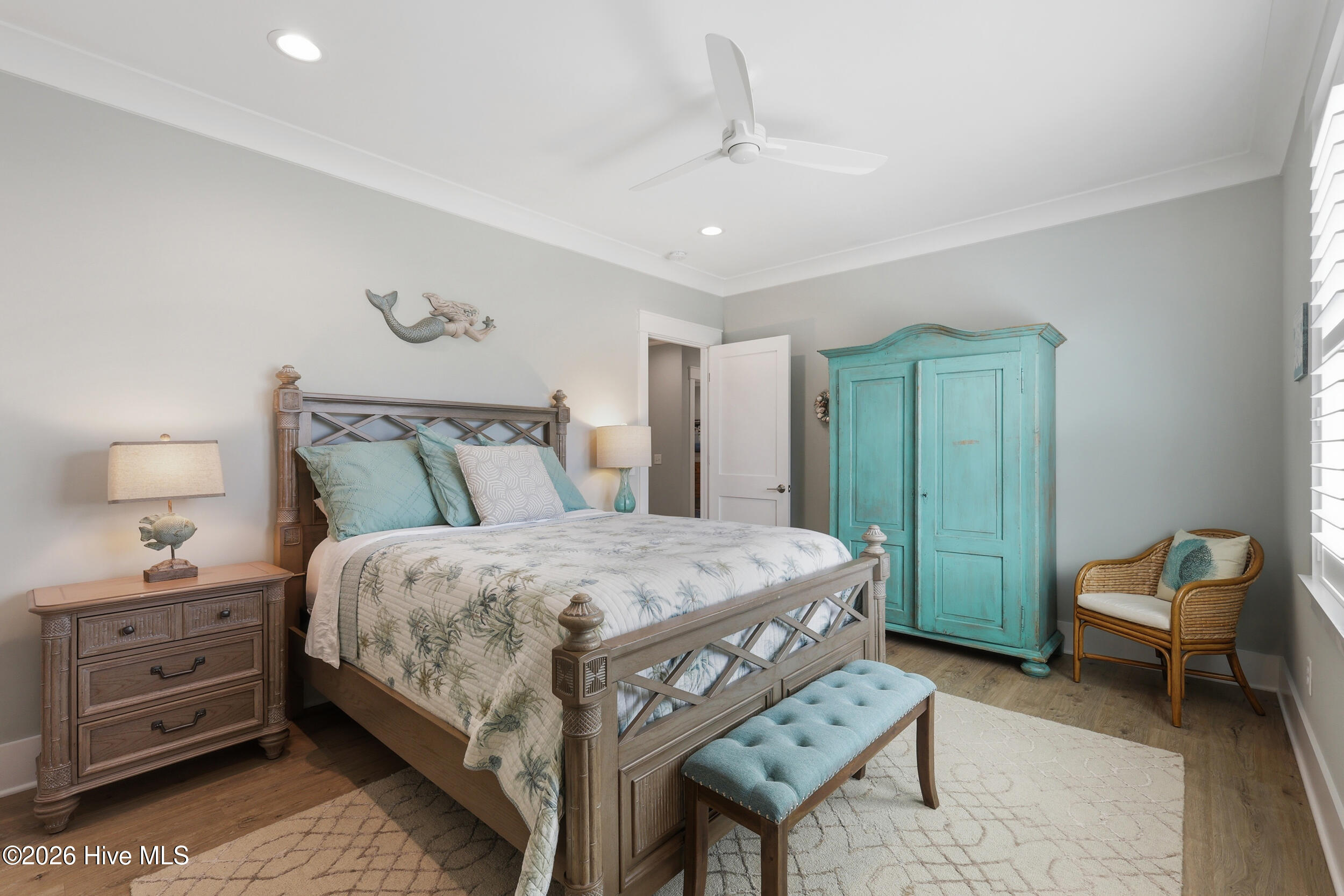 100558657 | Photo 48