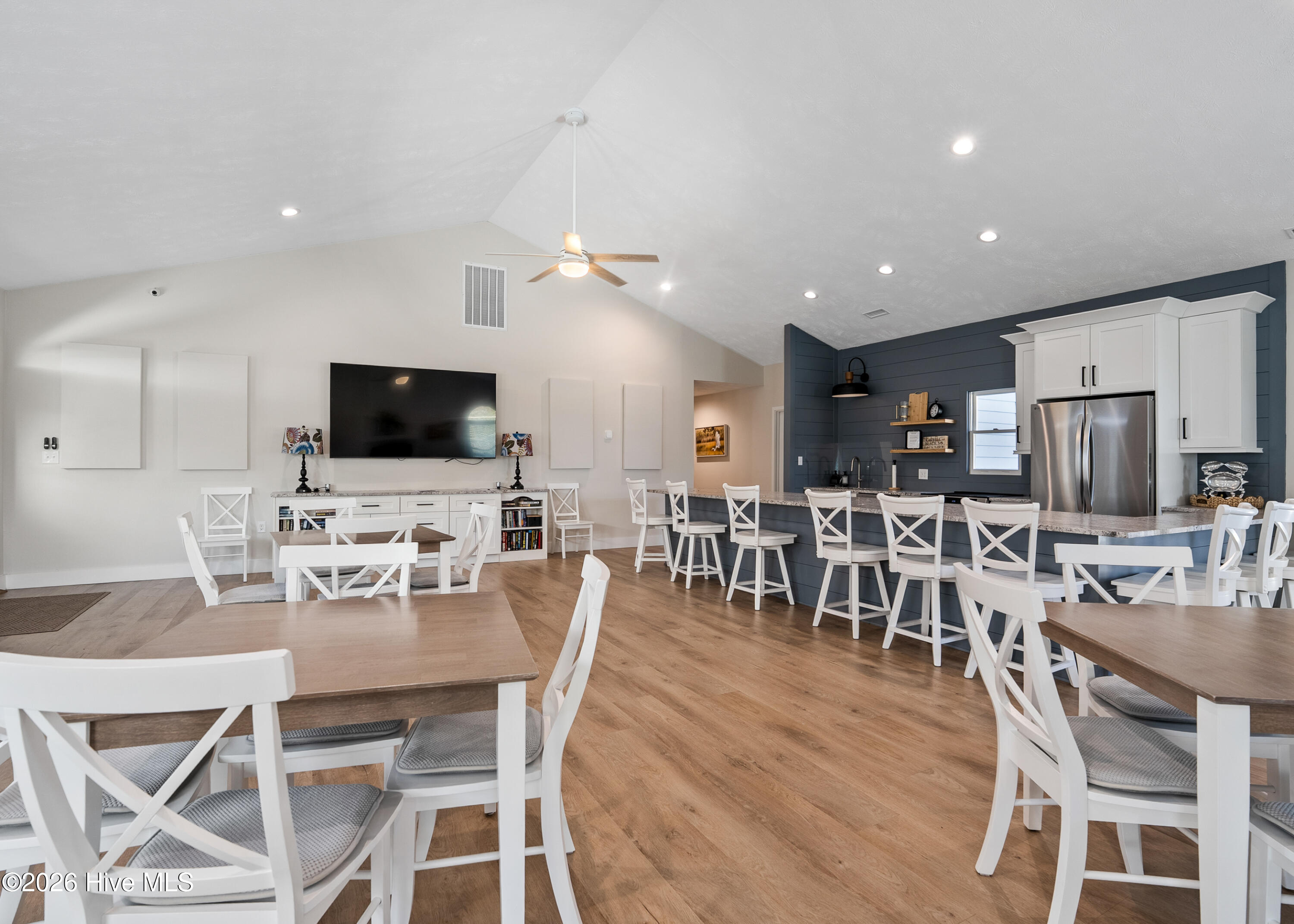 100550882 | Photo 63