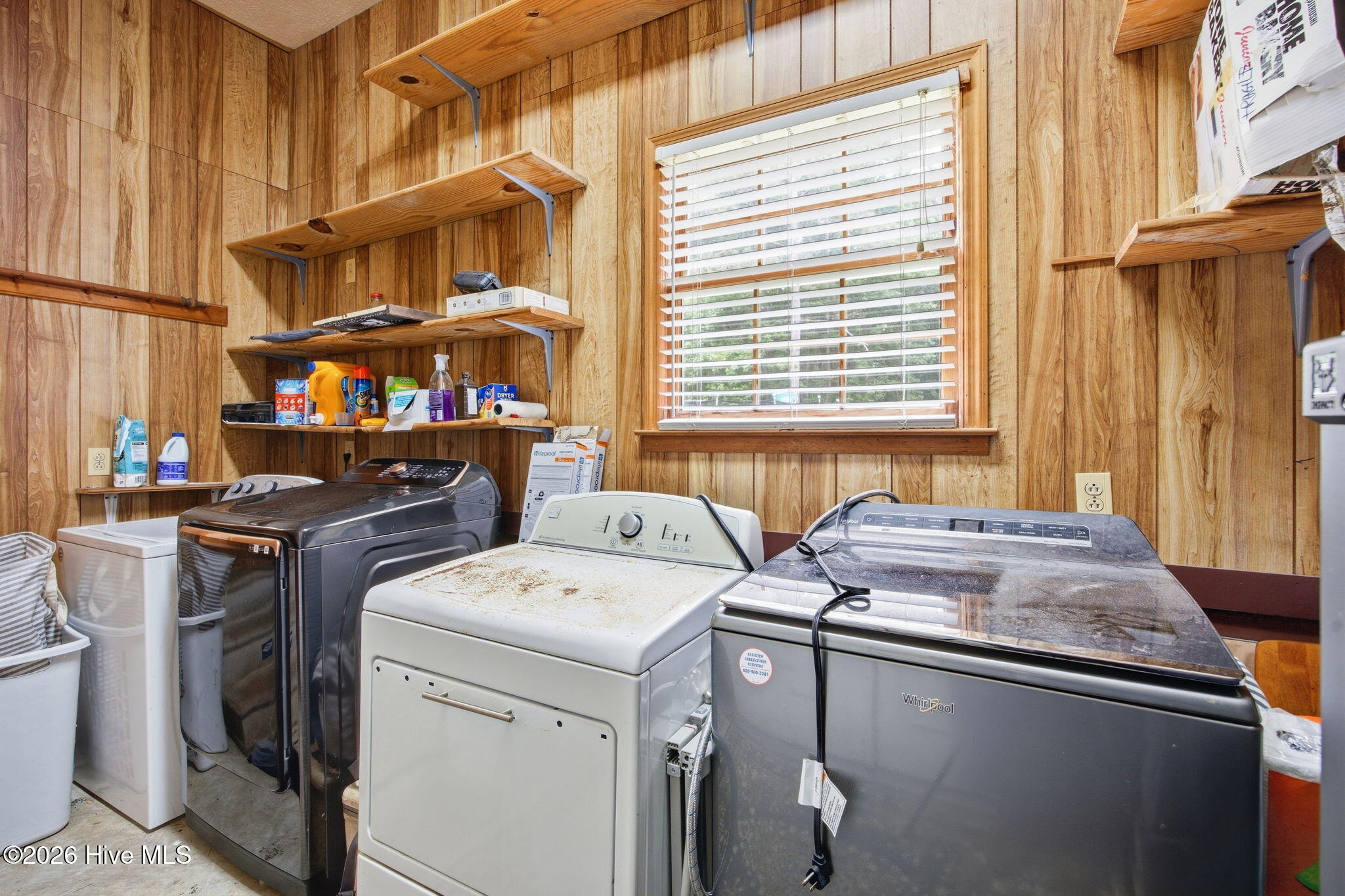 100570604 | Photo 29