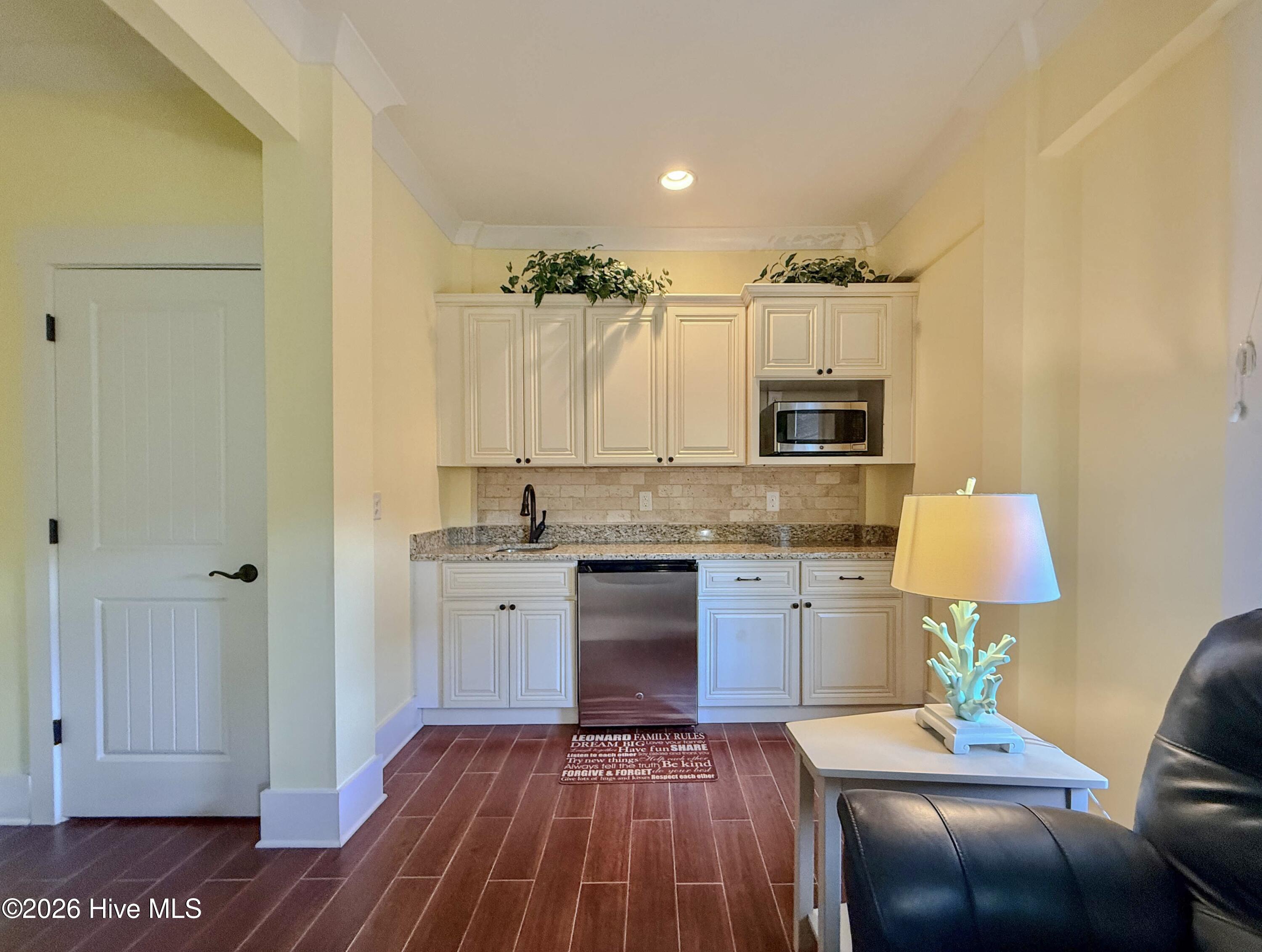 100548622 | Photo 62