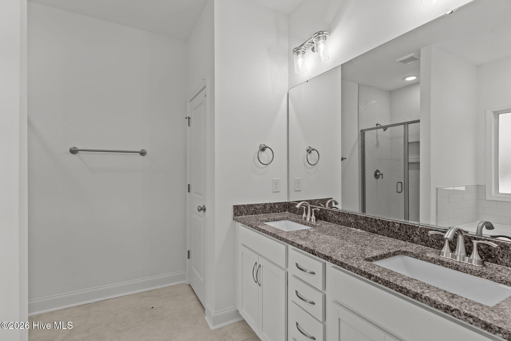 100528695 | Photo 34