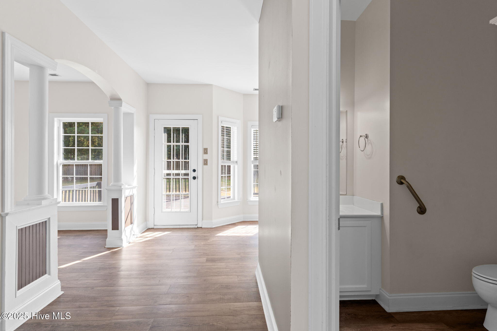 100532081 | Photo 22