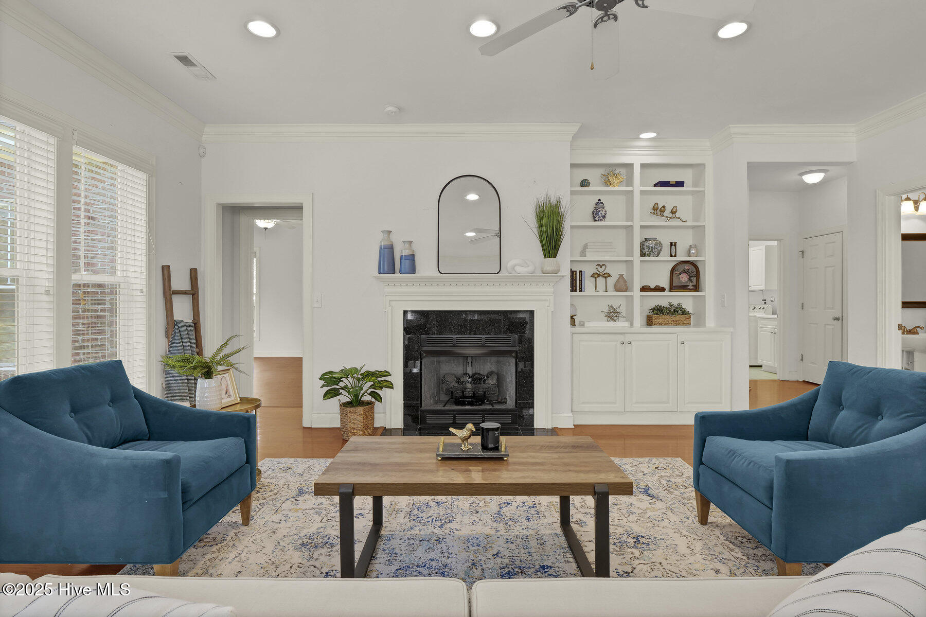 100540144 | Photo 10