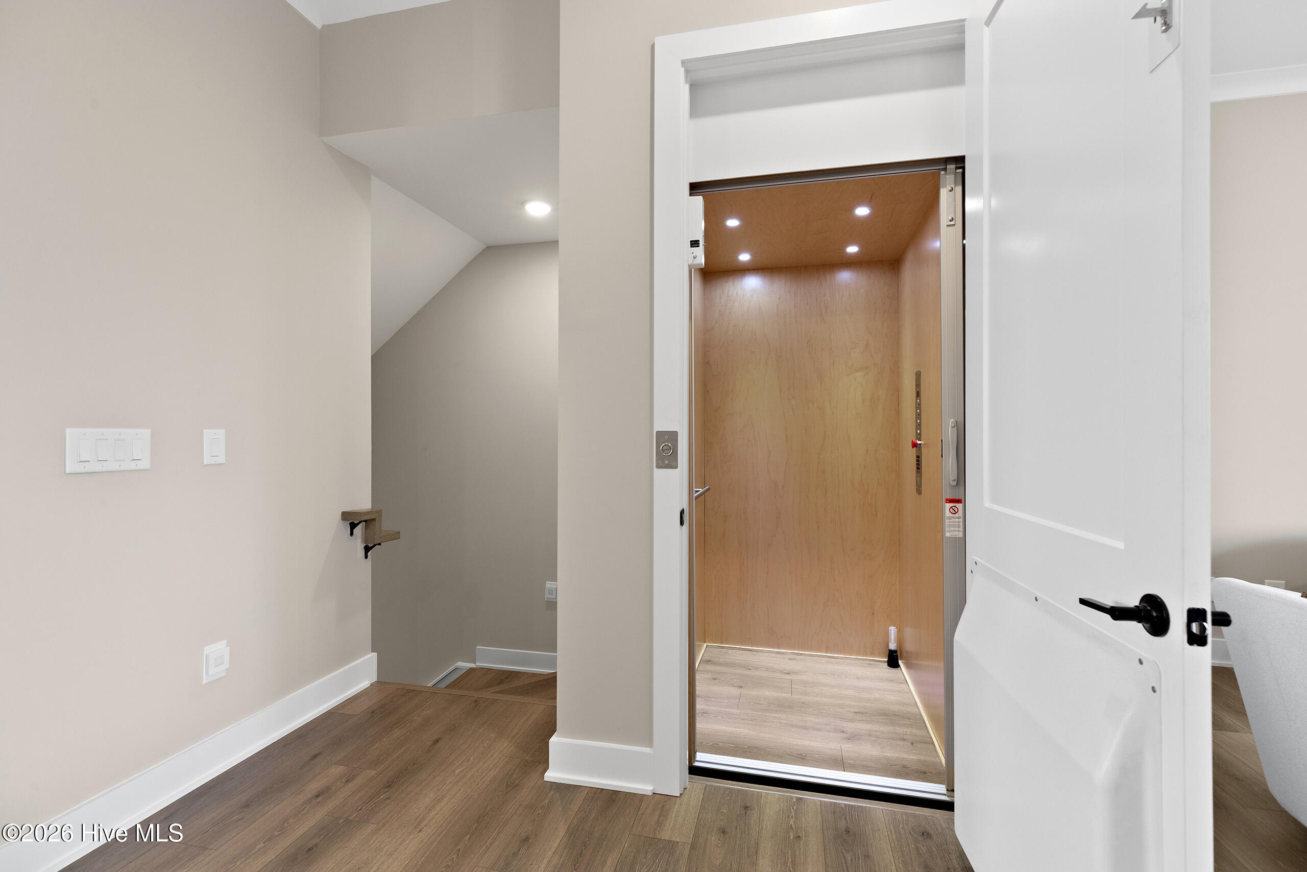 100563450 | Photo 12