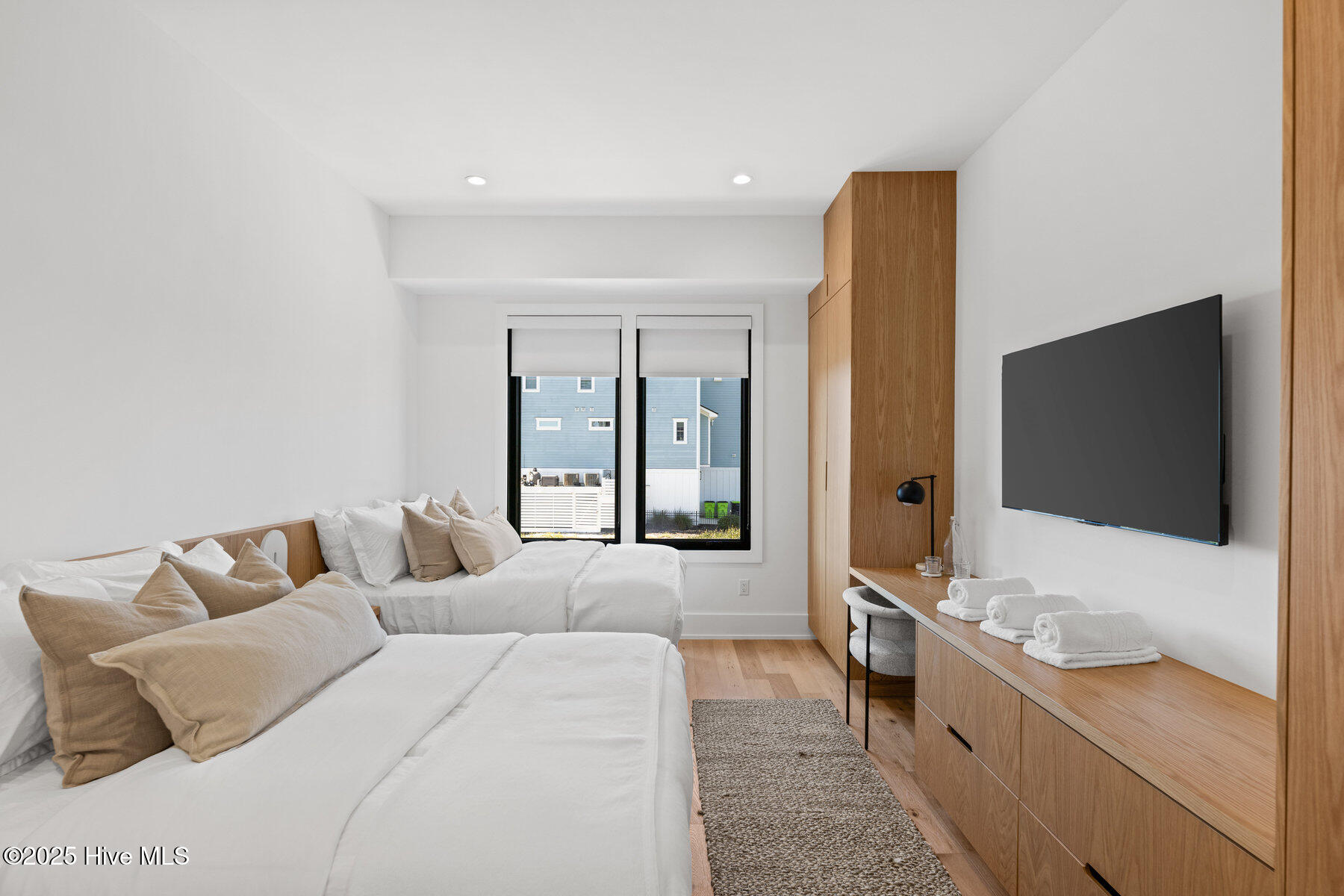 100535055 | Photo 46