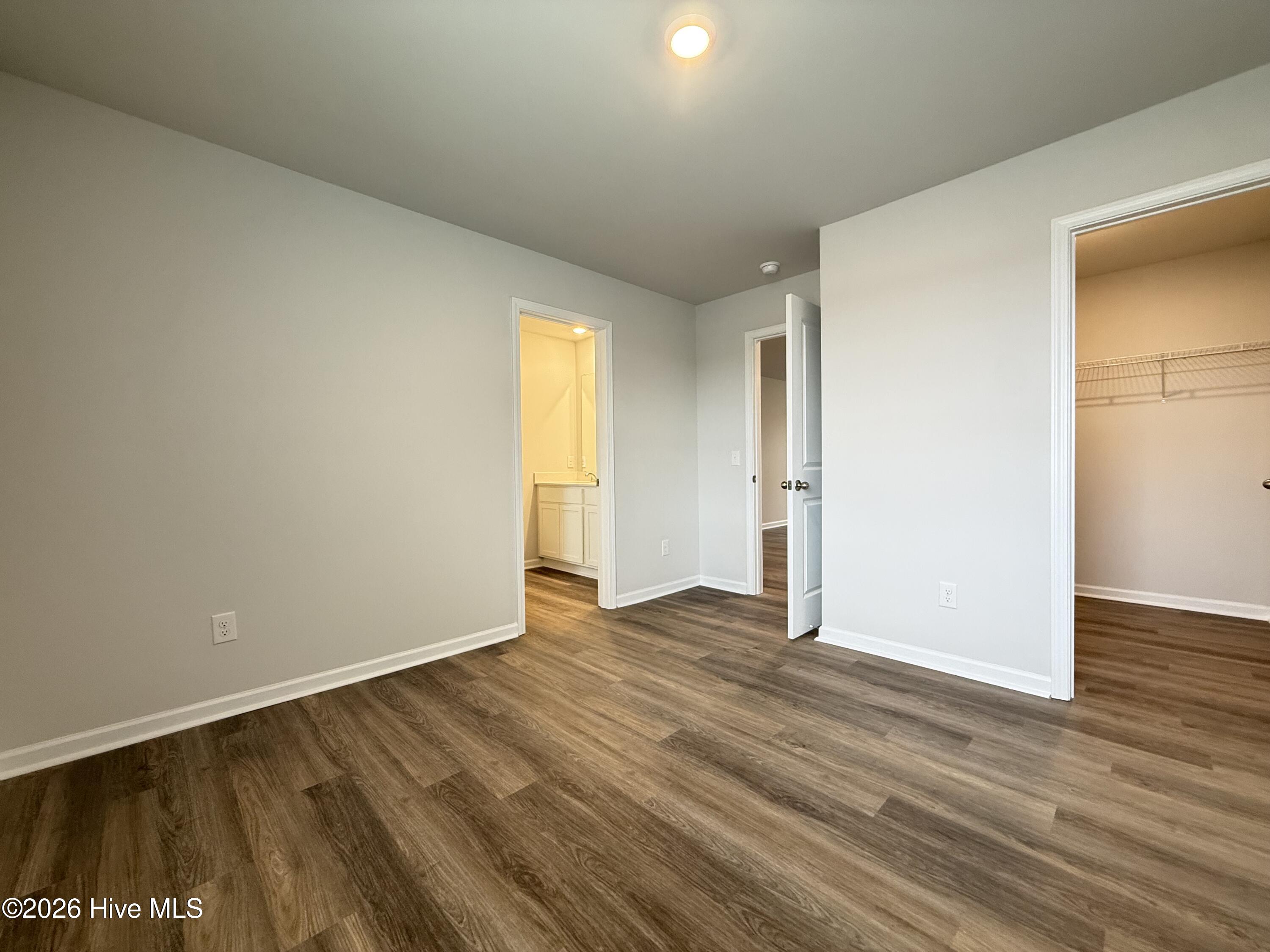 100525025 | Photo 23