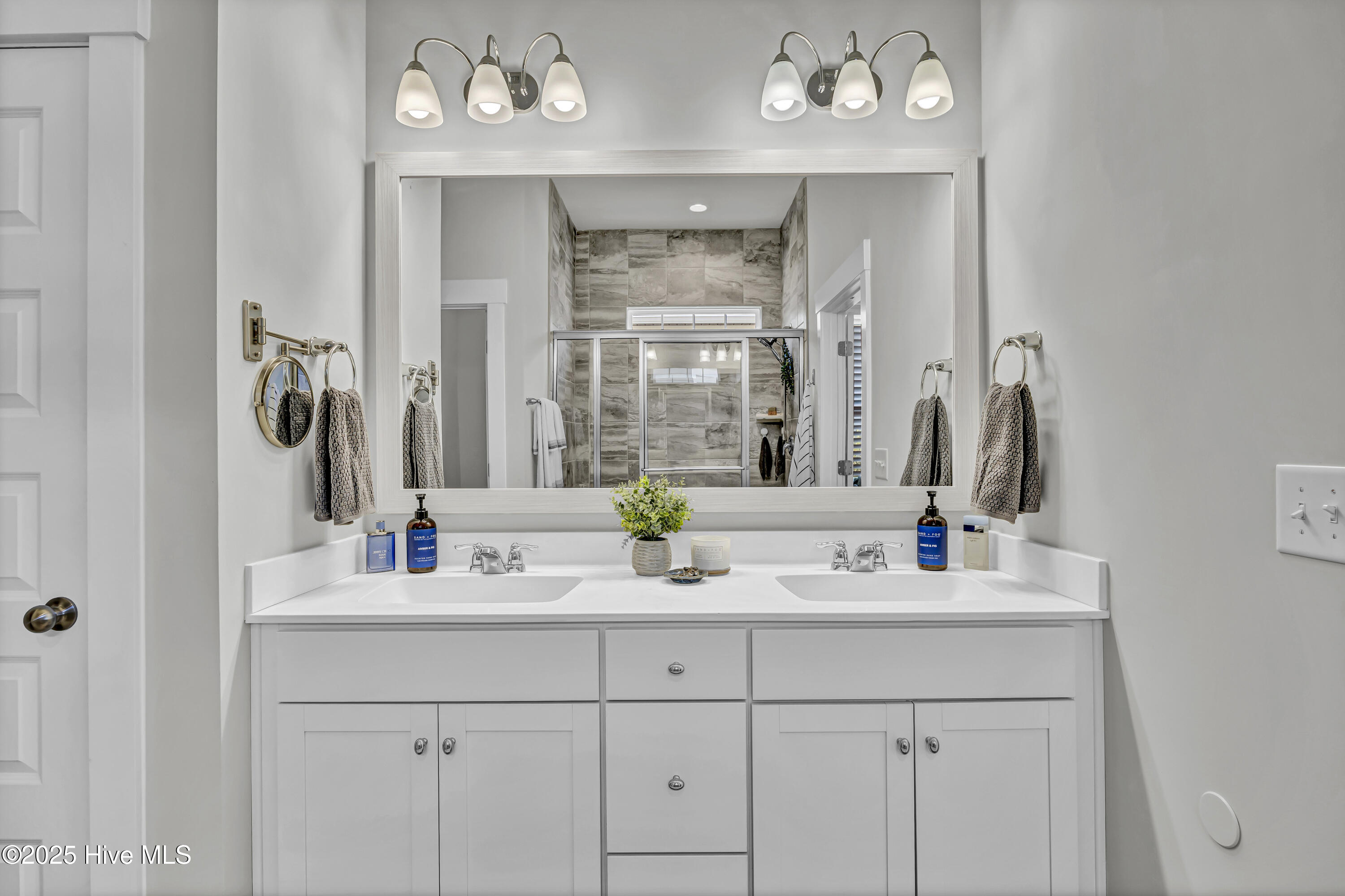 100517426 | Photo 39