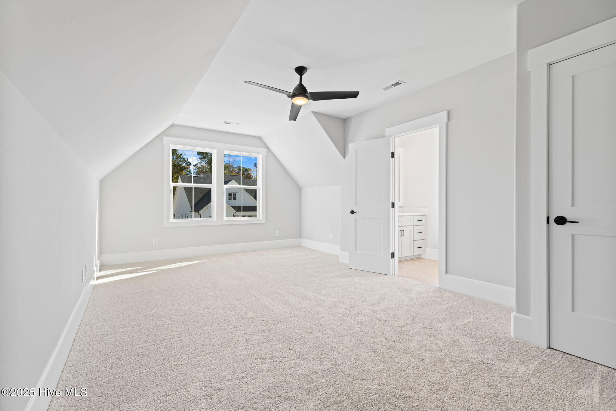 100522532 | Photo 46