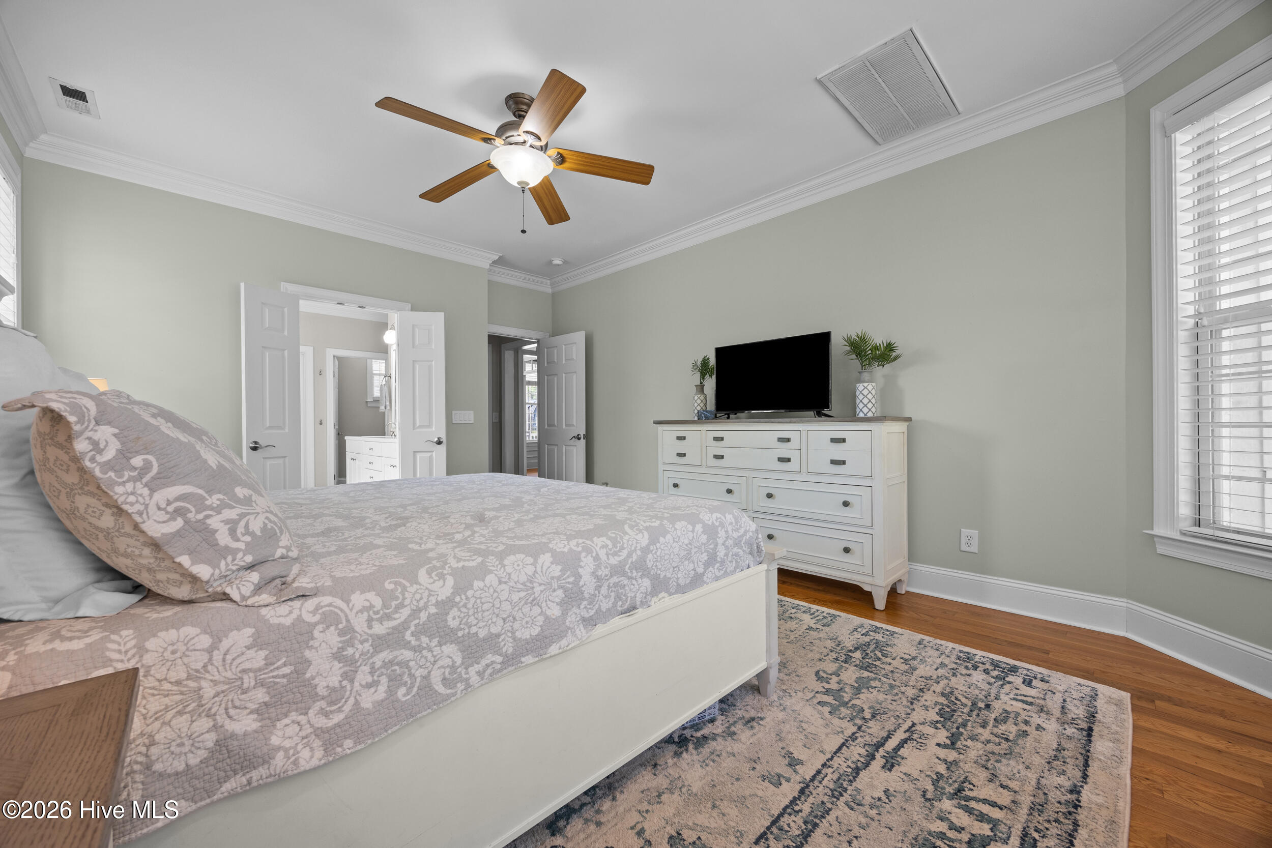 100565771 | Photo 30