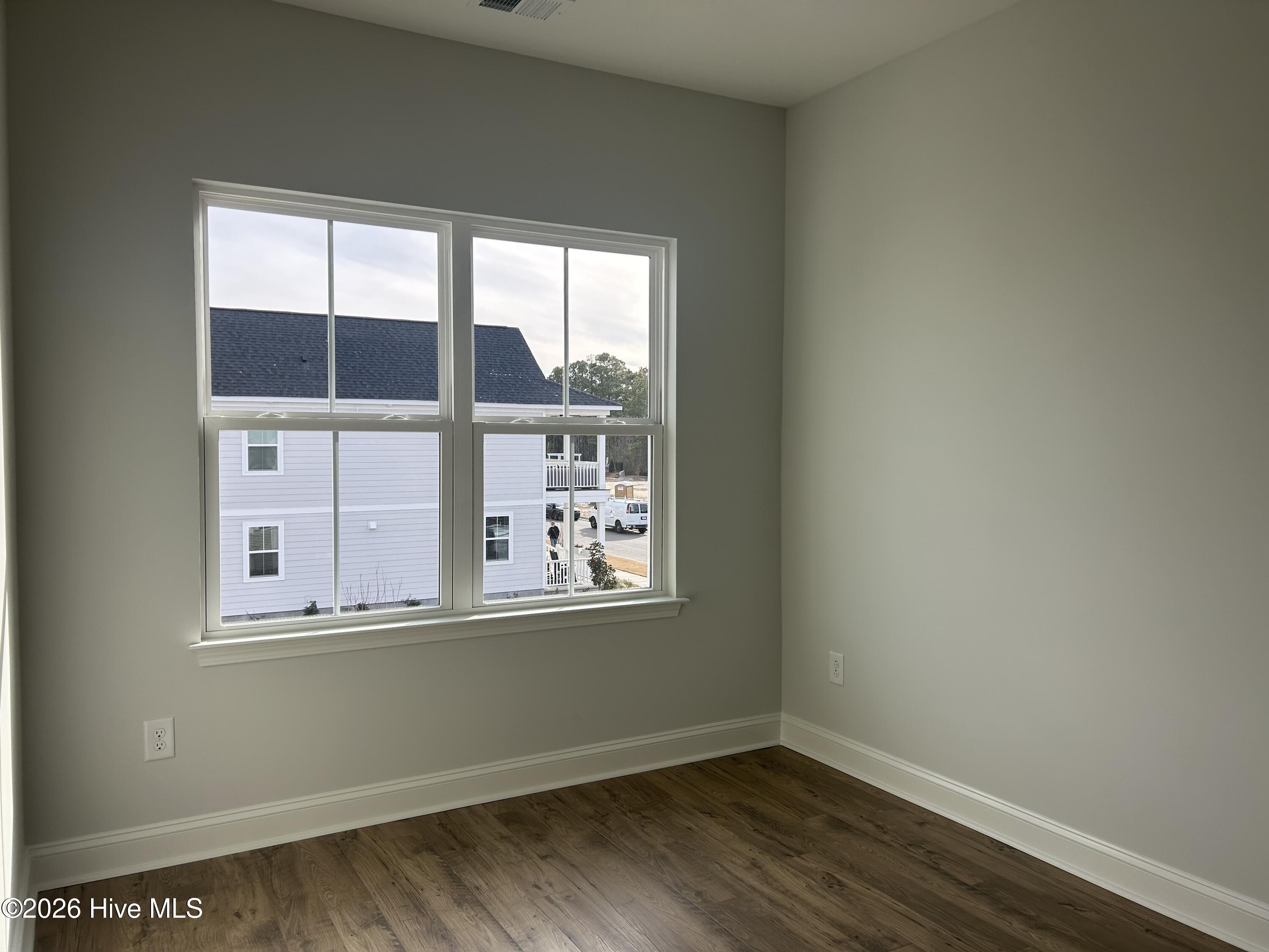 100536346 | Photo 11