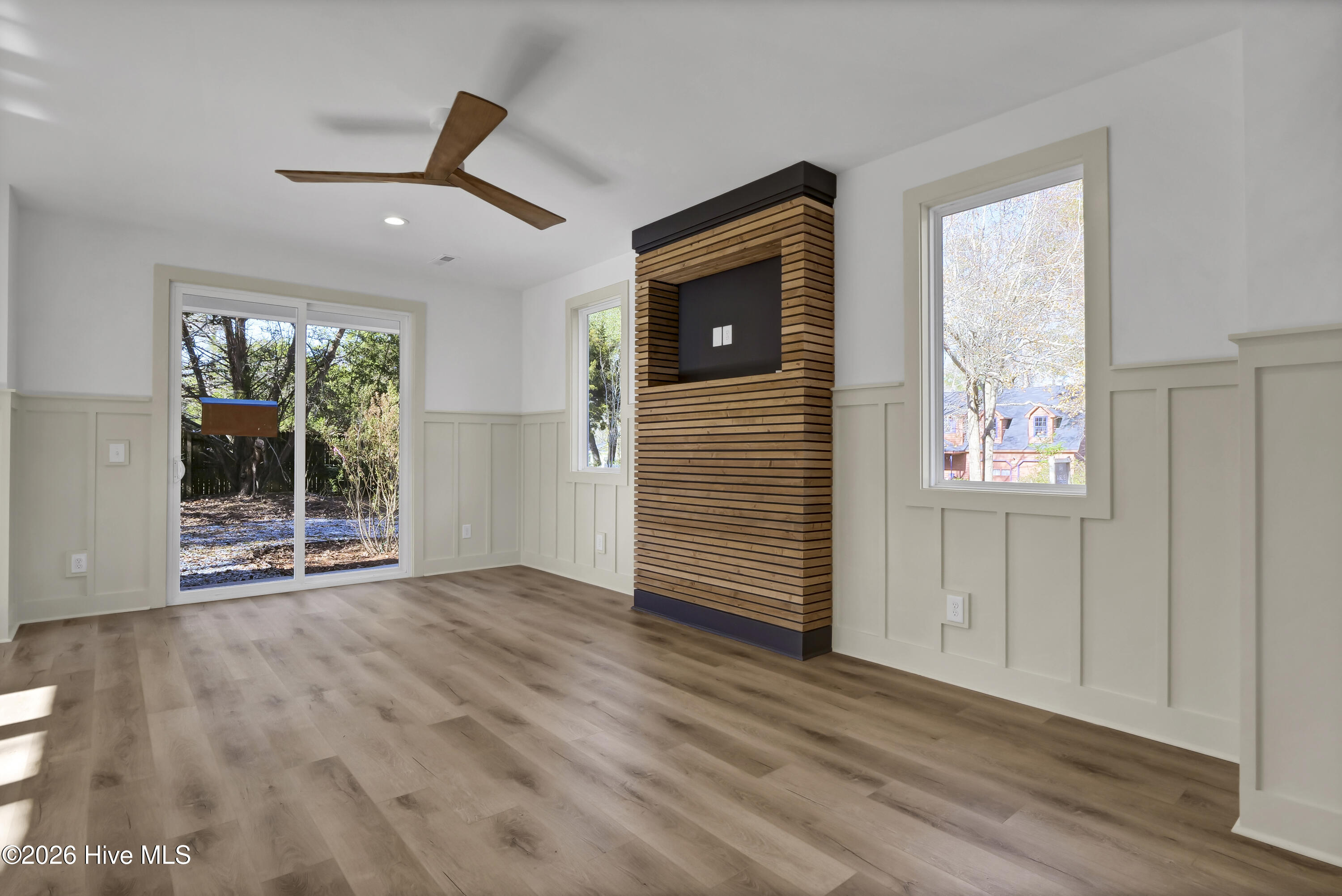 100567308 | Photo 11