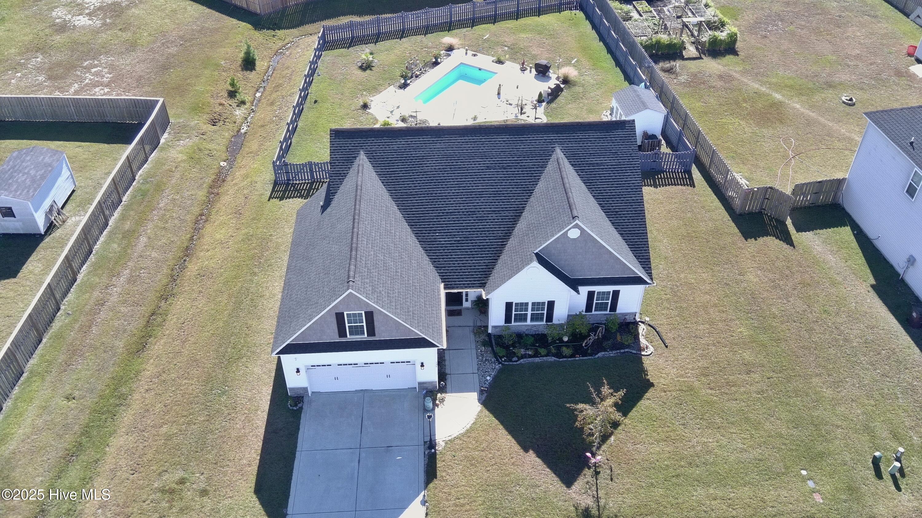 100540901 | Photo 81