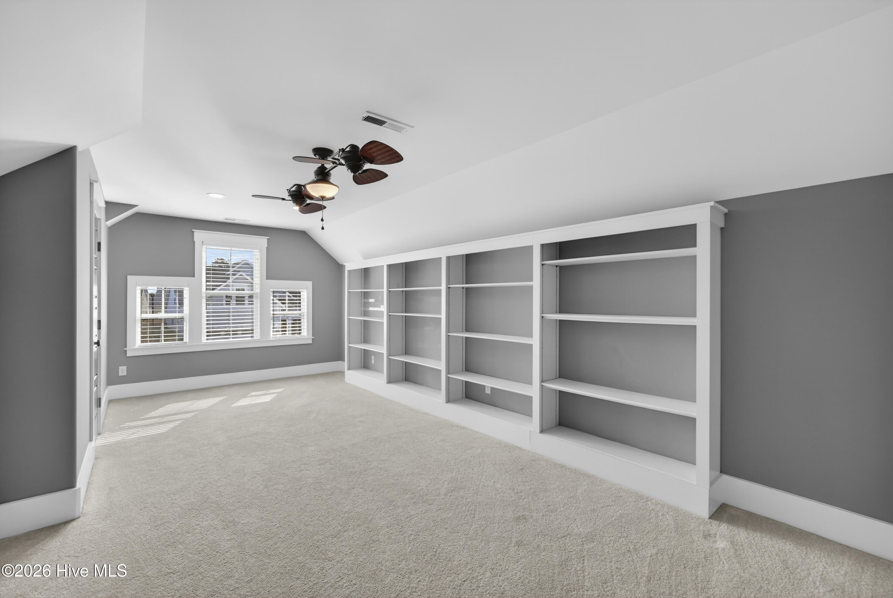 100555140 | Photo 44