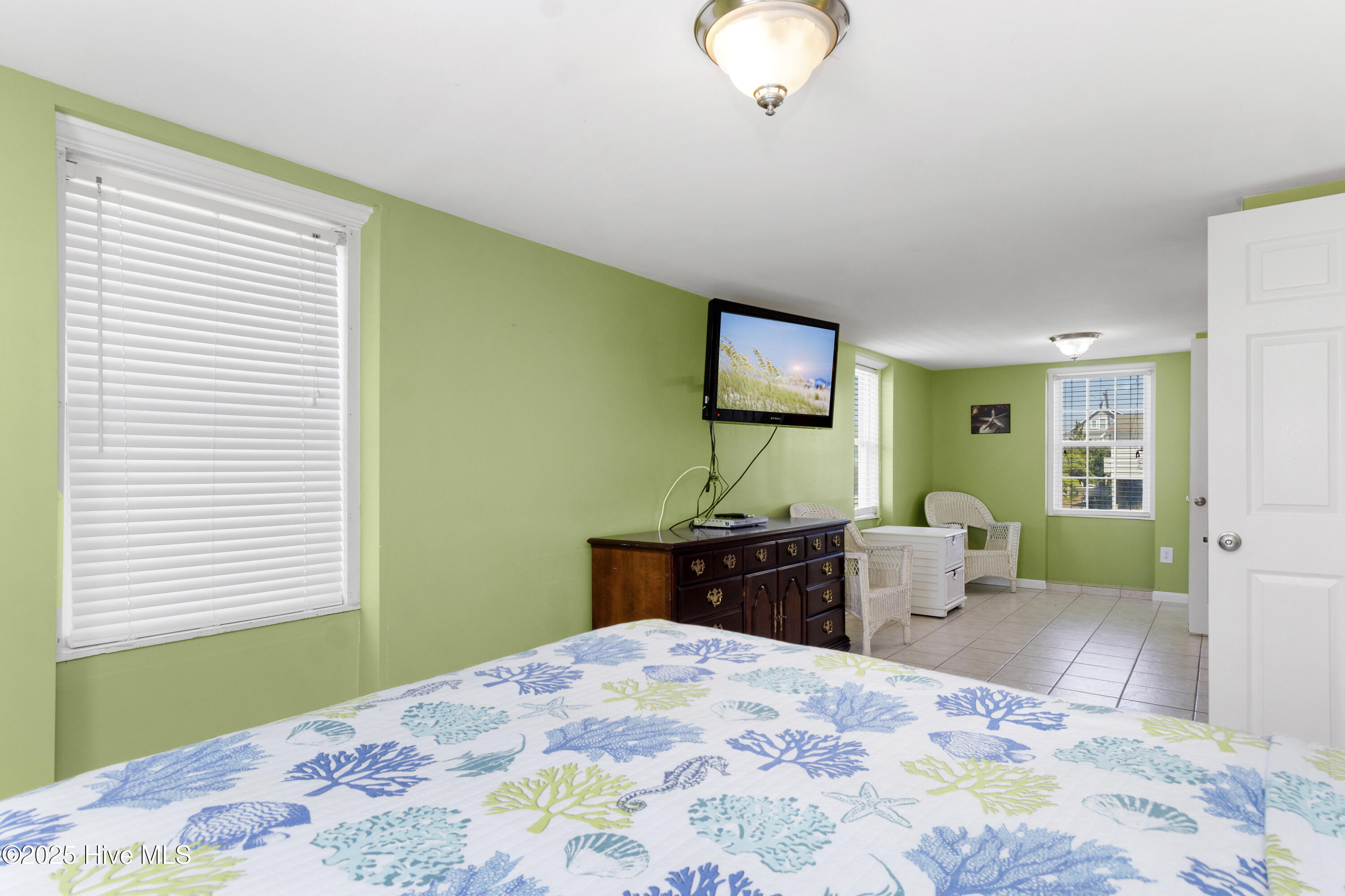 100523829 | Photo 28