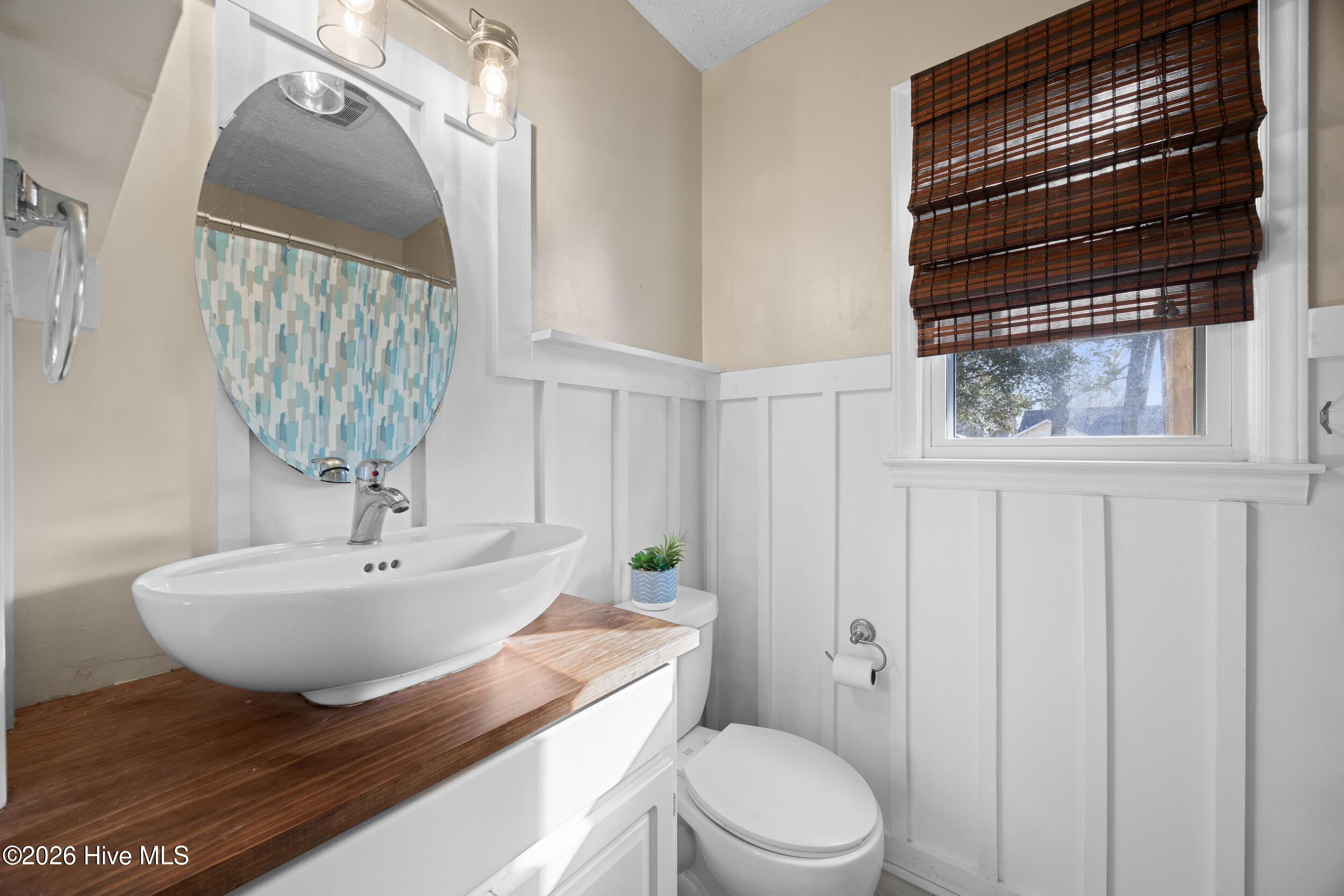 100547989 | Photo 22