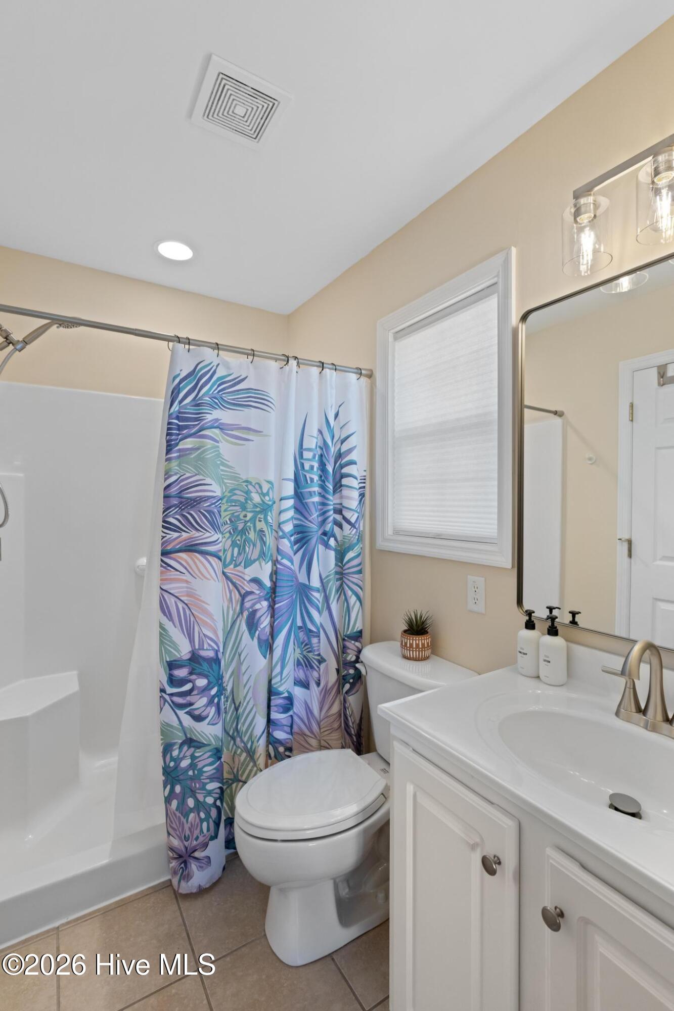 100562265 | Photo 26