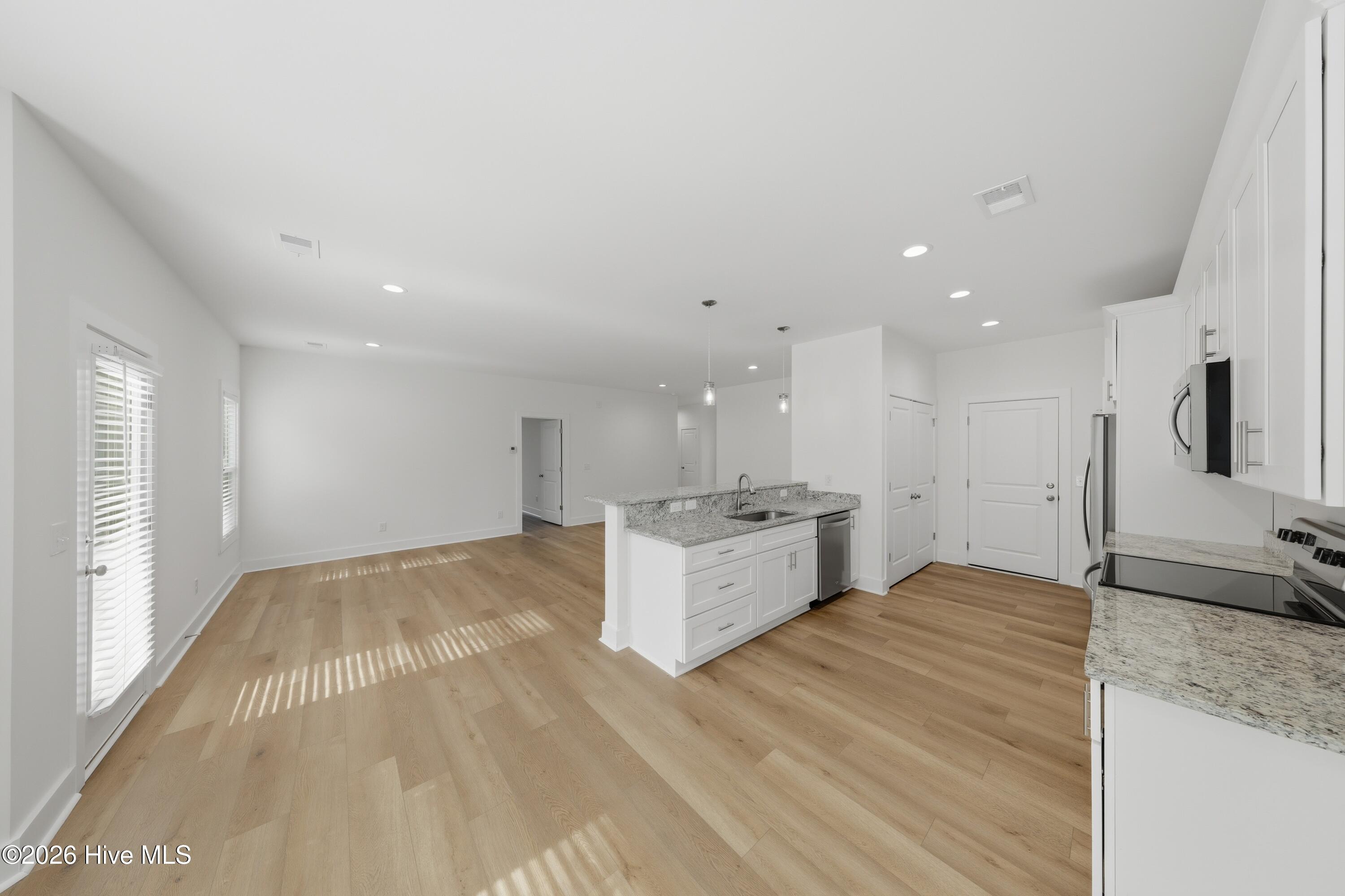 100561503 | Photo 22