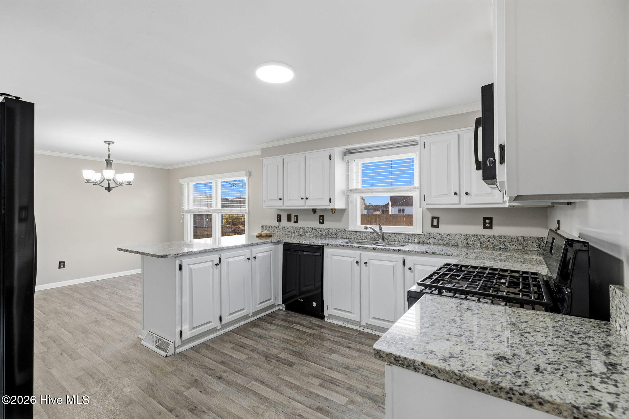 100554589 | Photo 18