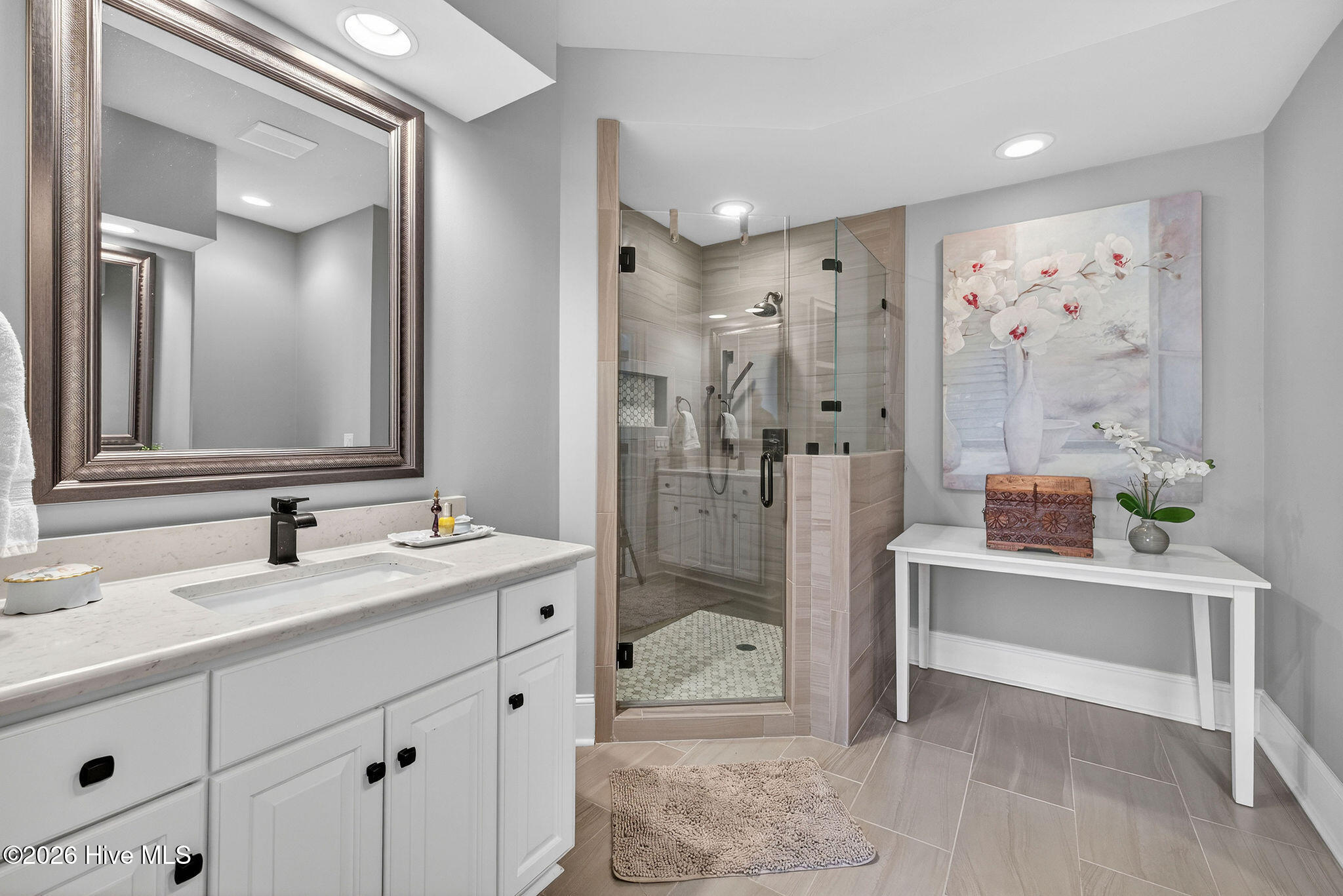 100565960 | Photo 46