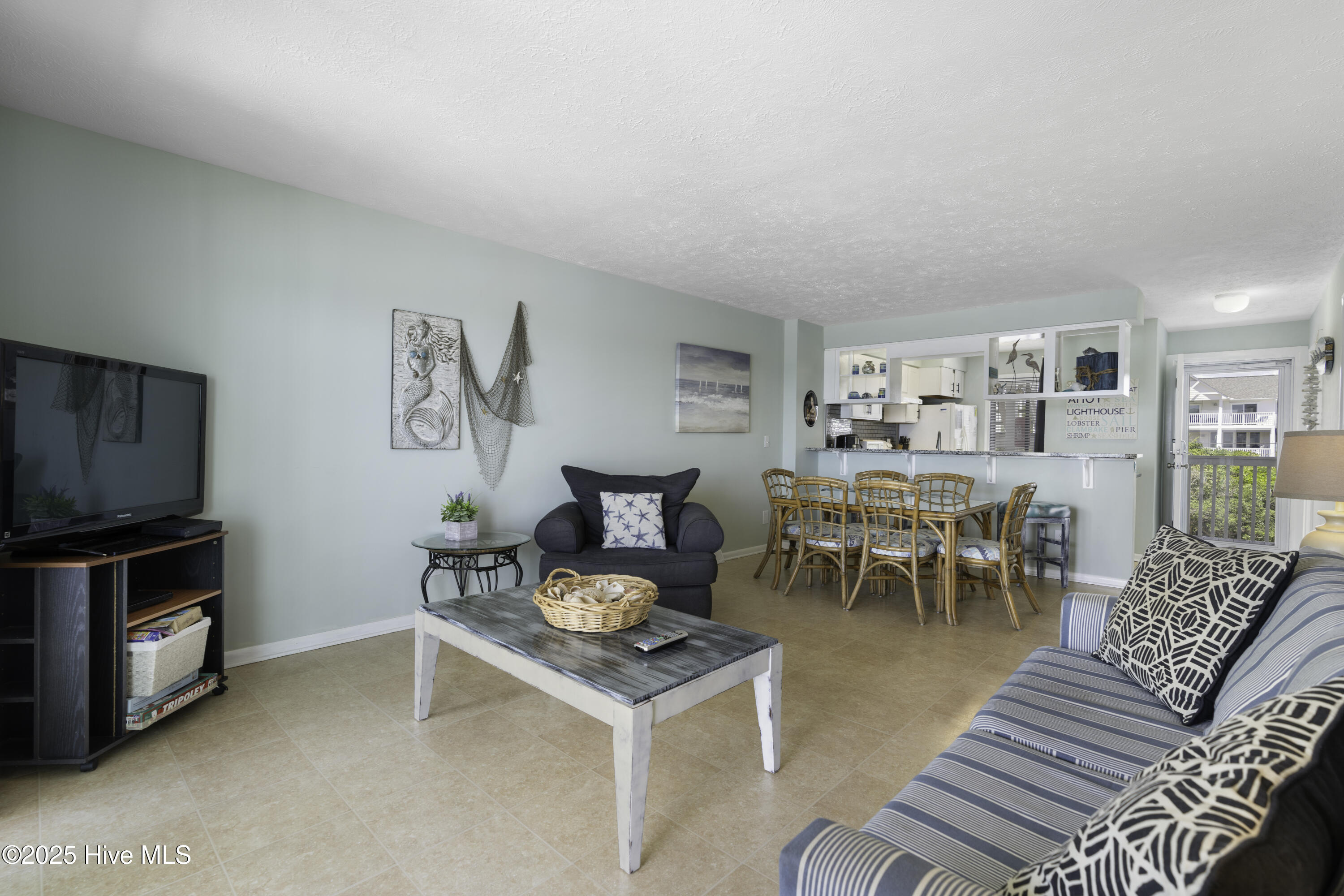 100560966 | Photo 17