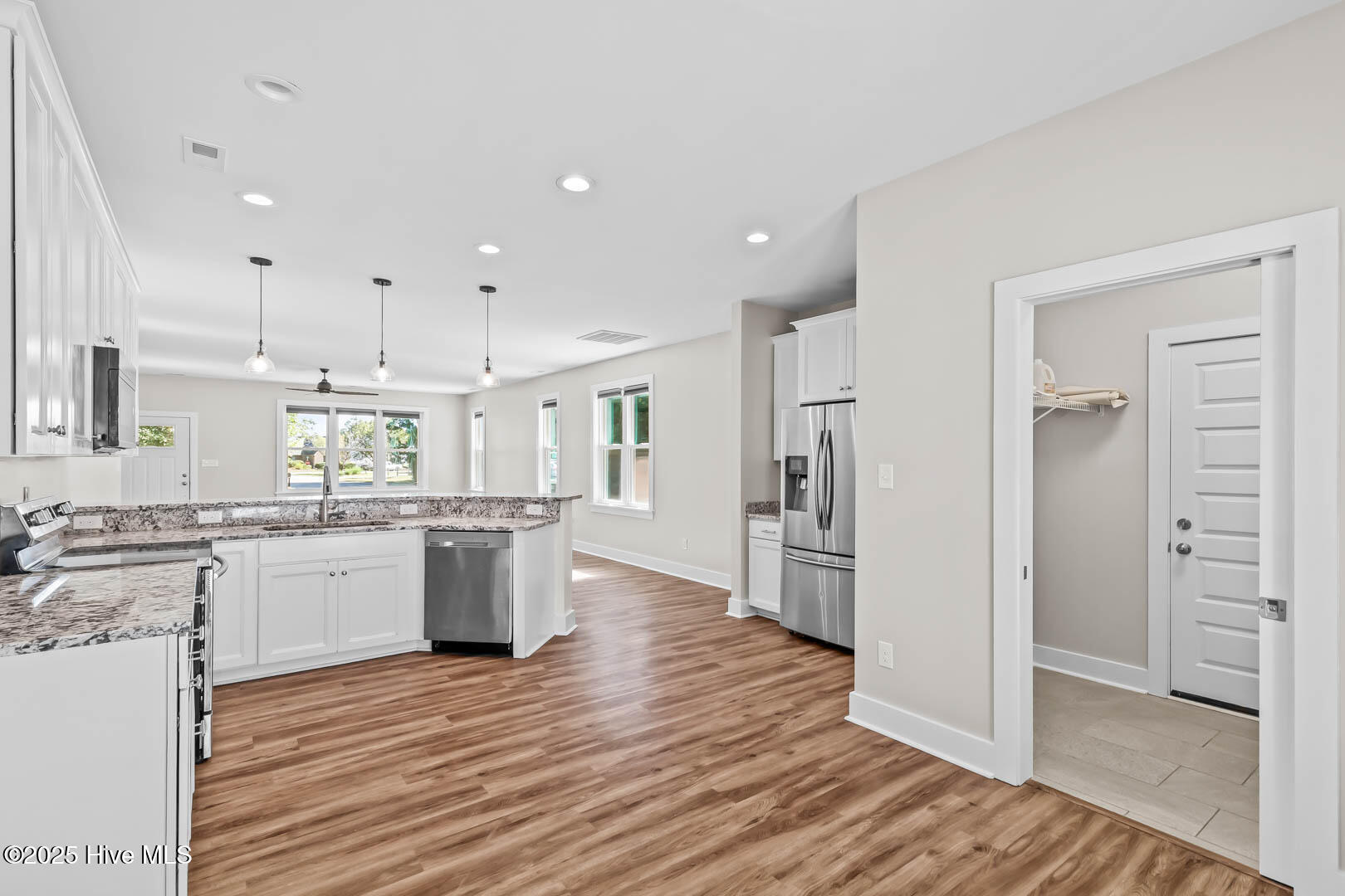 100535399 | Photo 18